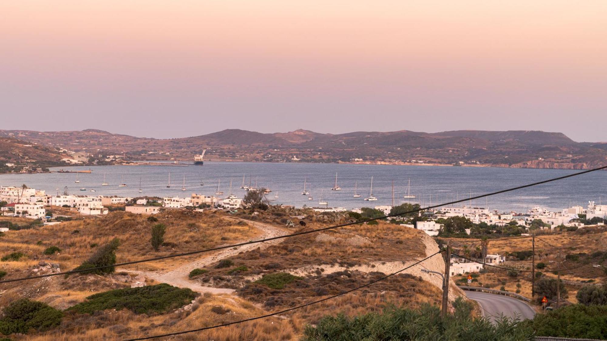 Cyclades Whisper Apartment Adamantas (Milos)