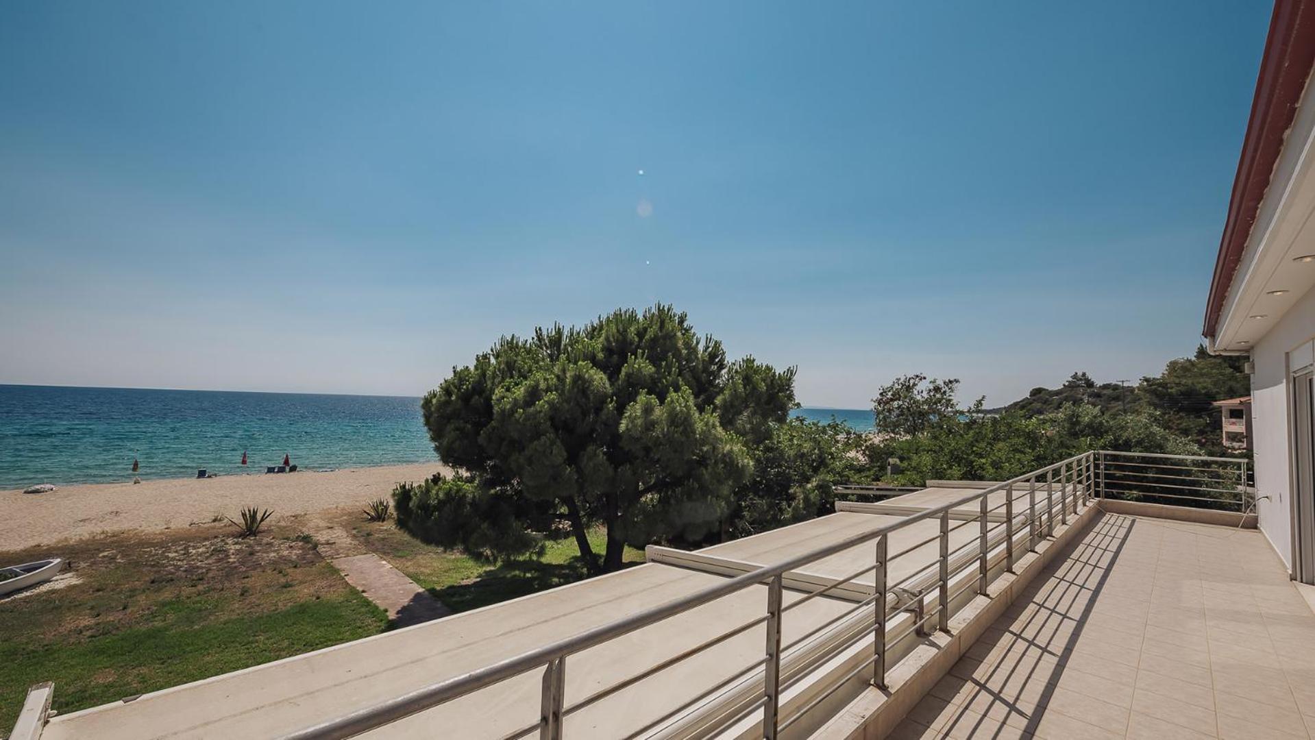 Front * Toroni