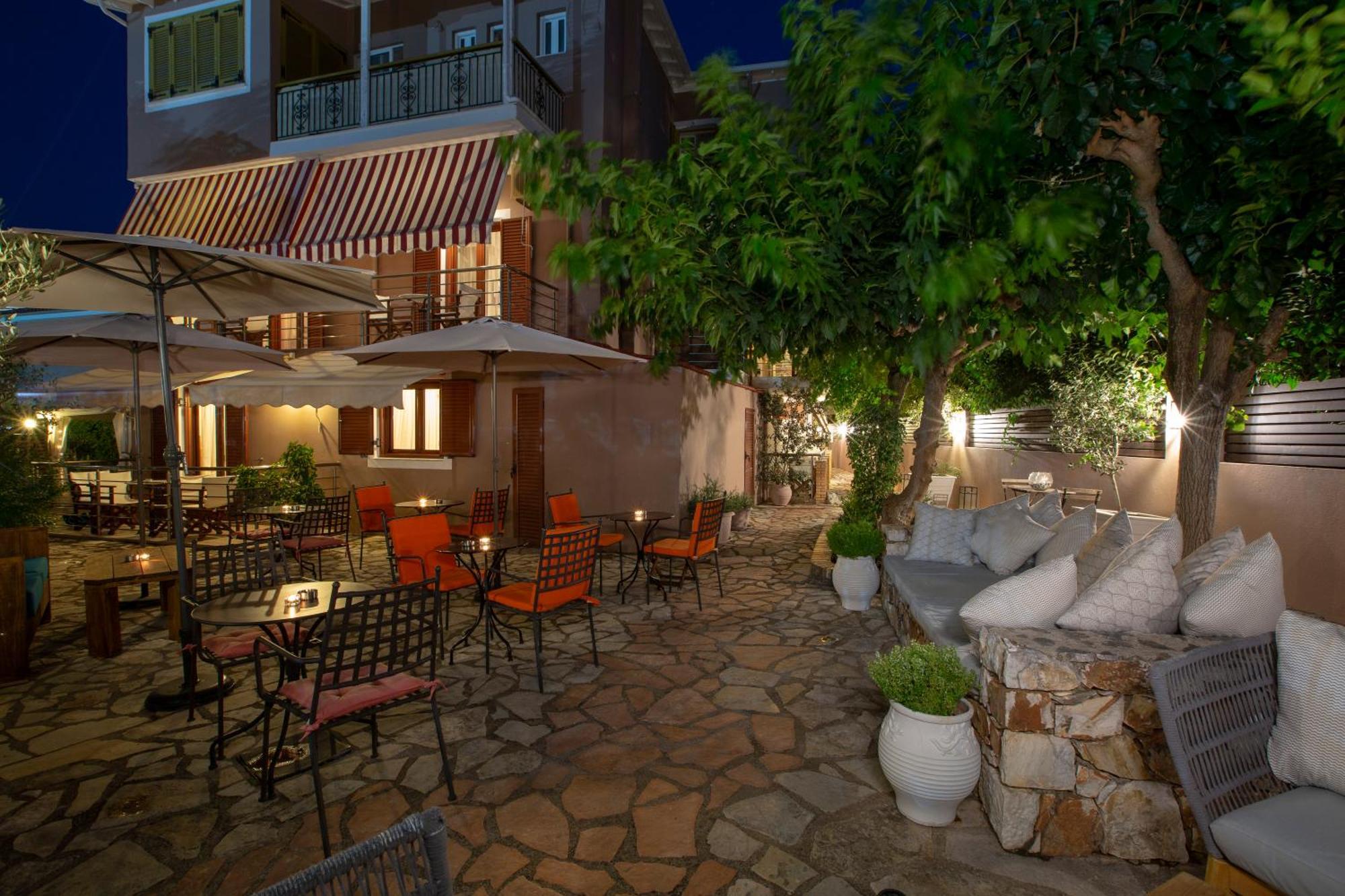 Athina Aparthotel 2*