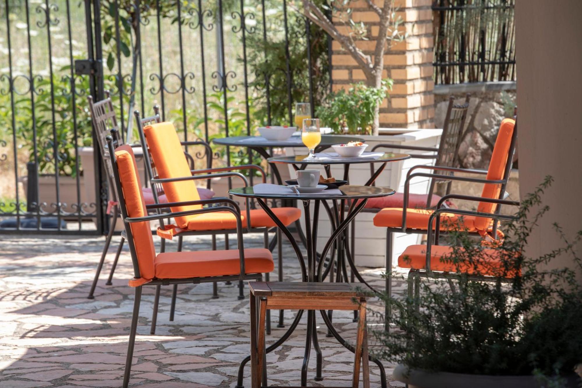 Aparthotel Athina 2*