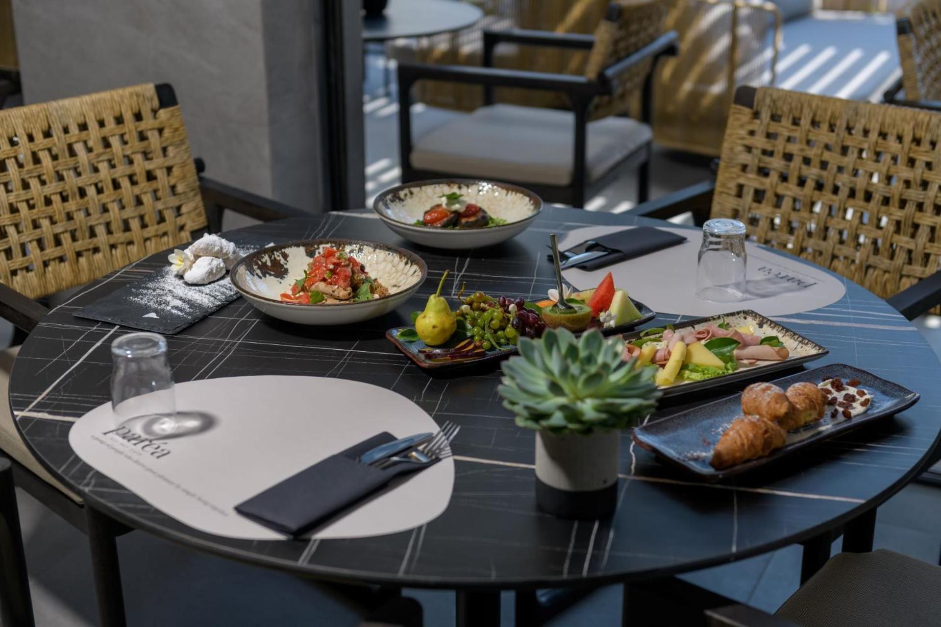 Evanik Chic Hotel 3*