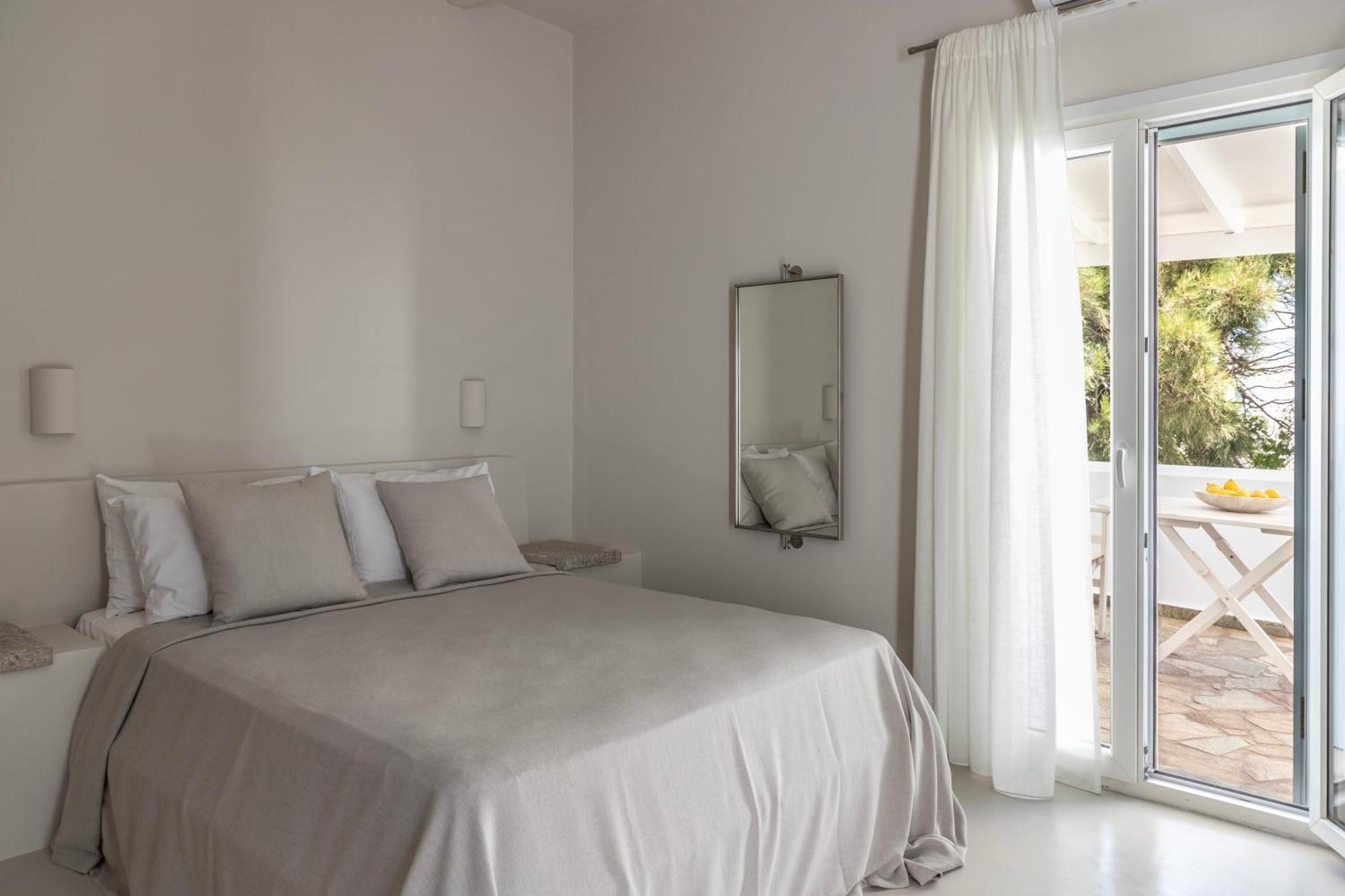 Om Living Milos Apartment Pollonia