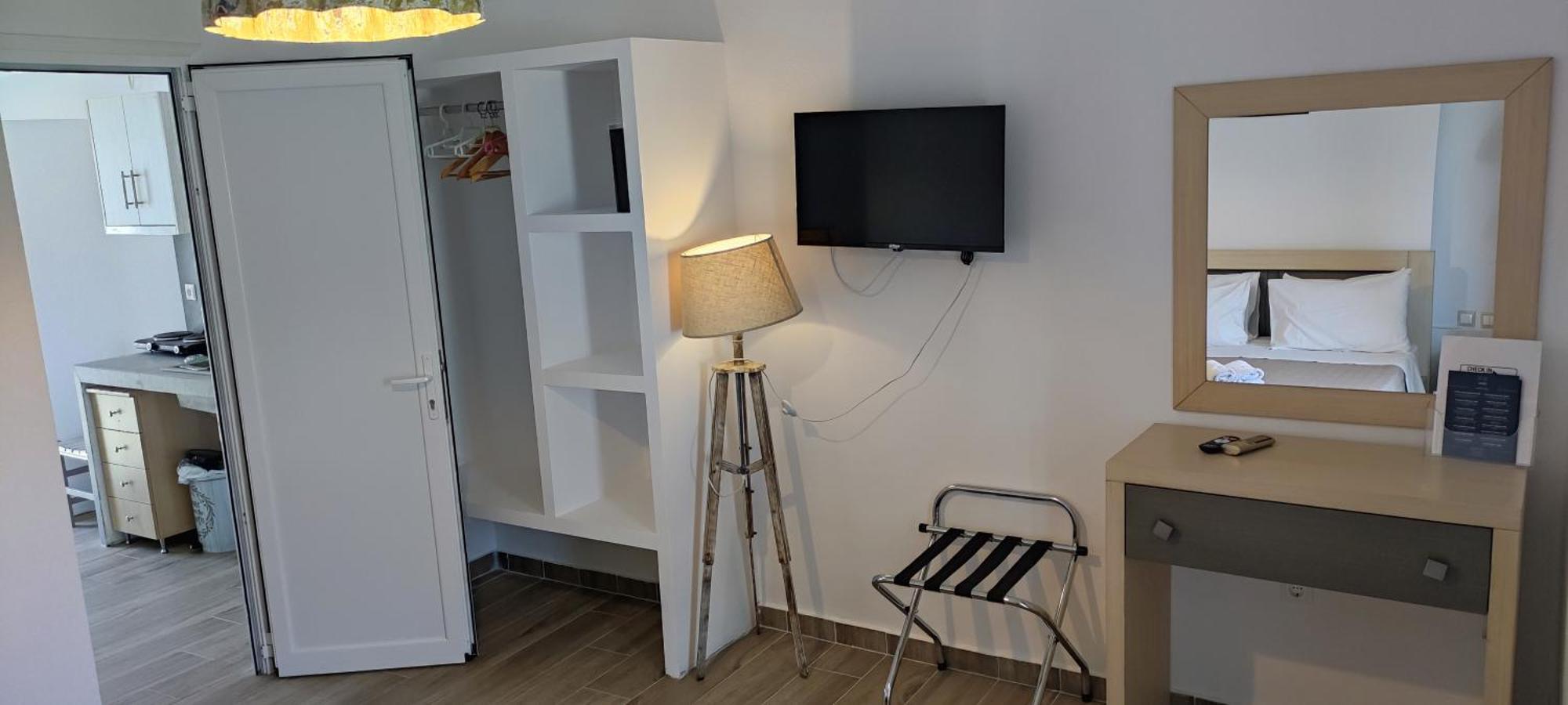 Tzamaros Studios Apartment Merichas