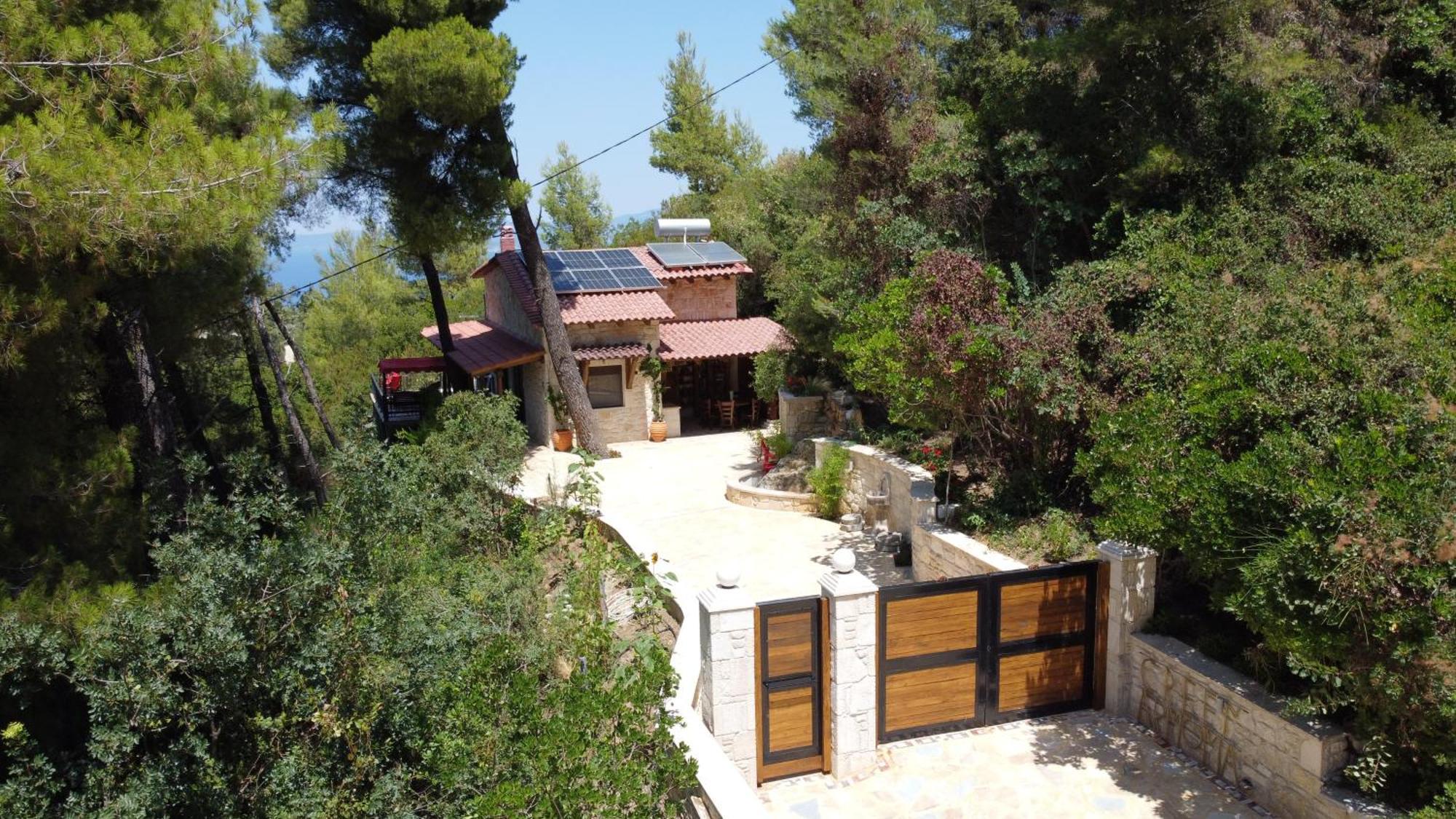 Villa Akritas Ef Zin & *