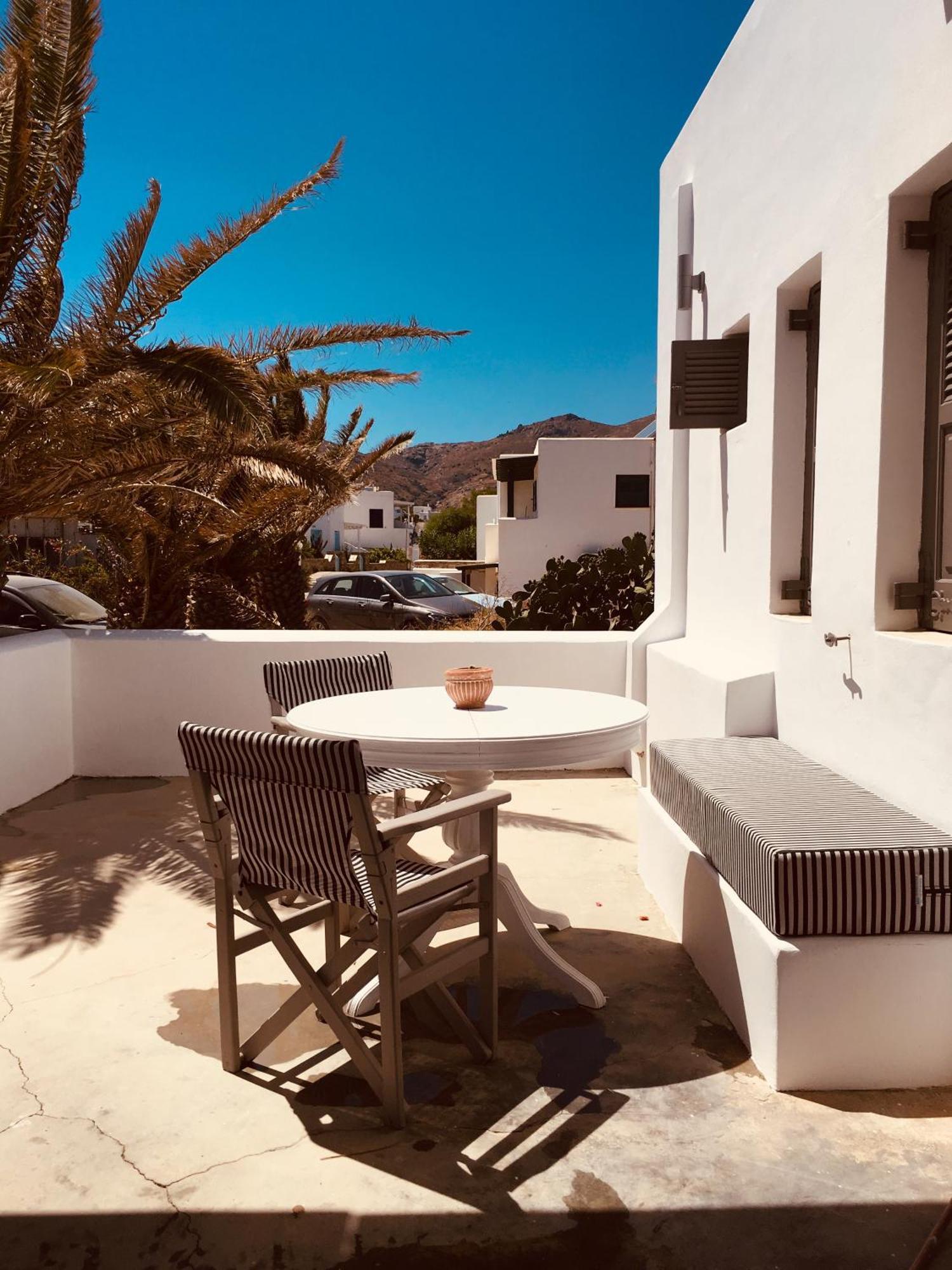 Cristi 3* Livadi (Serifos)