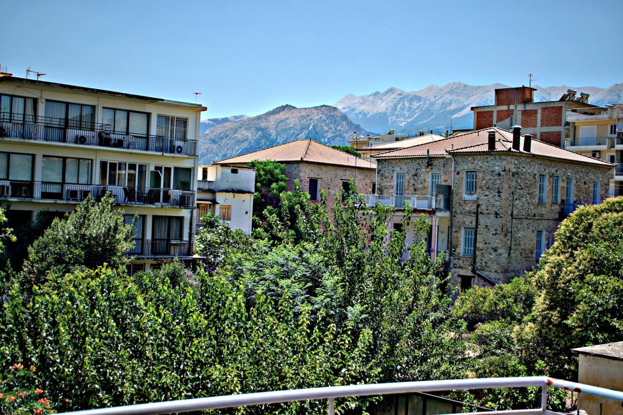 Castor - The Spartan Apartment *
