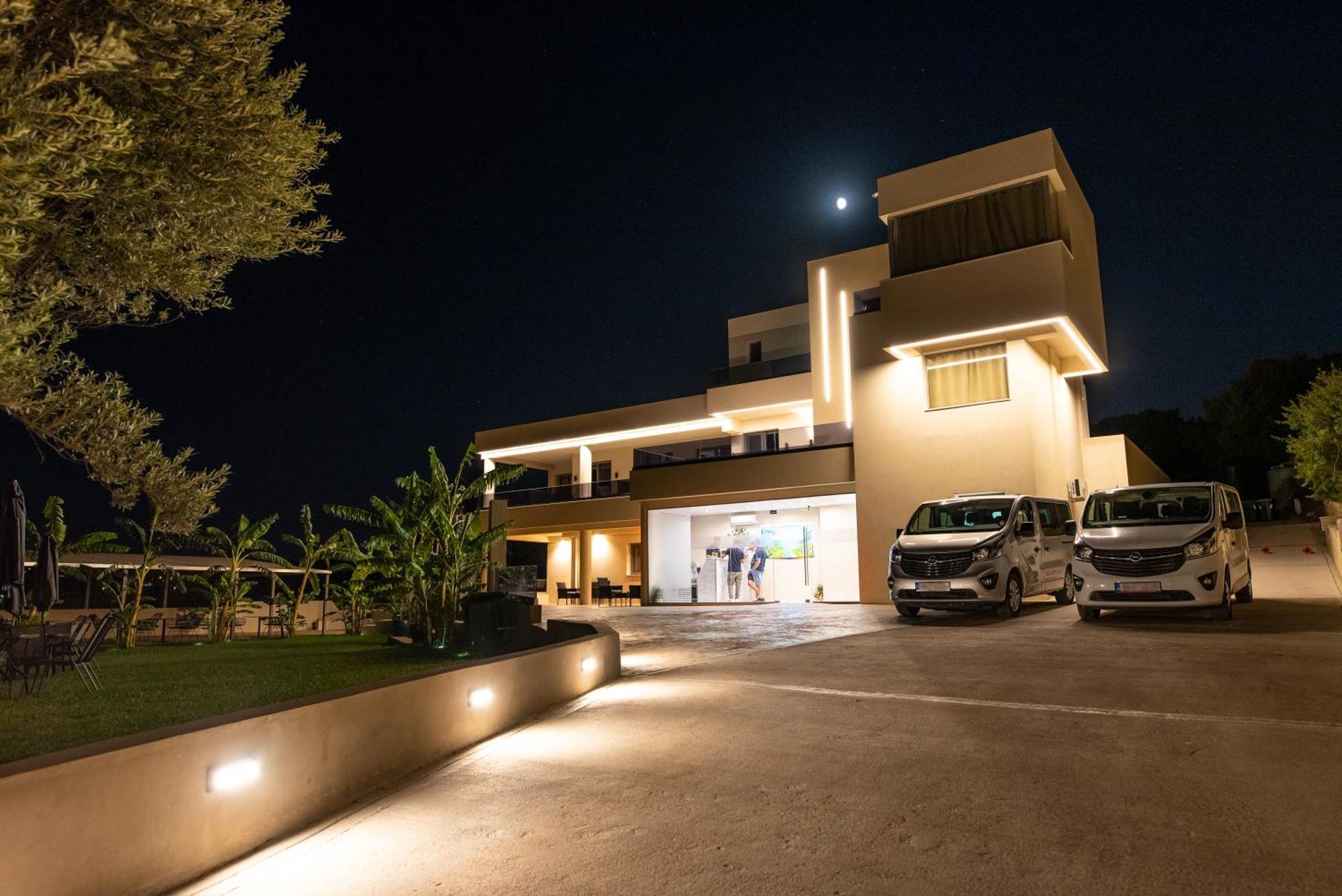 Airscape Free Shuttle From Athen's Airport Hotel *