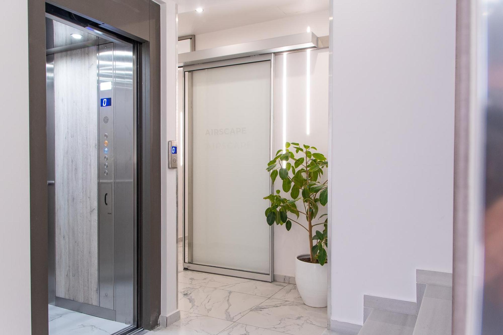 Airscape Free Shuttle From Athen's Airport Hotel *