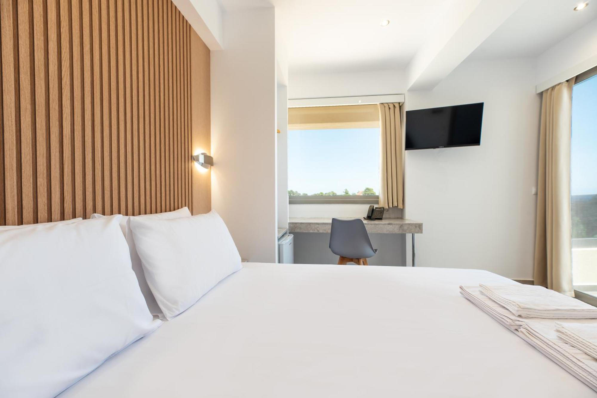 Hotel Airscape Free Shuttle From Athen's Airport *