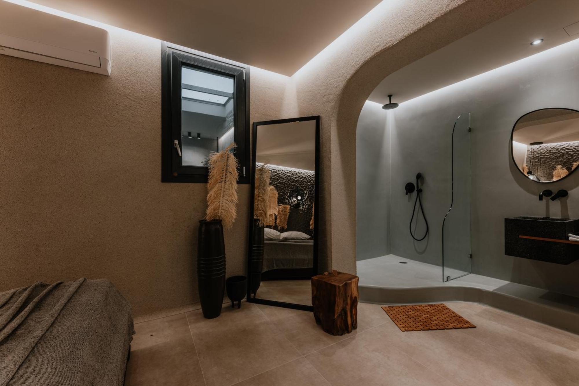 Onym Curated Plaka (Naxos)
