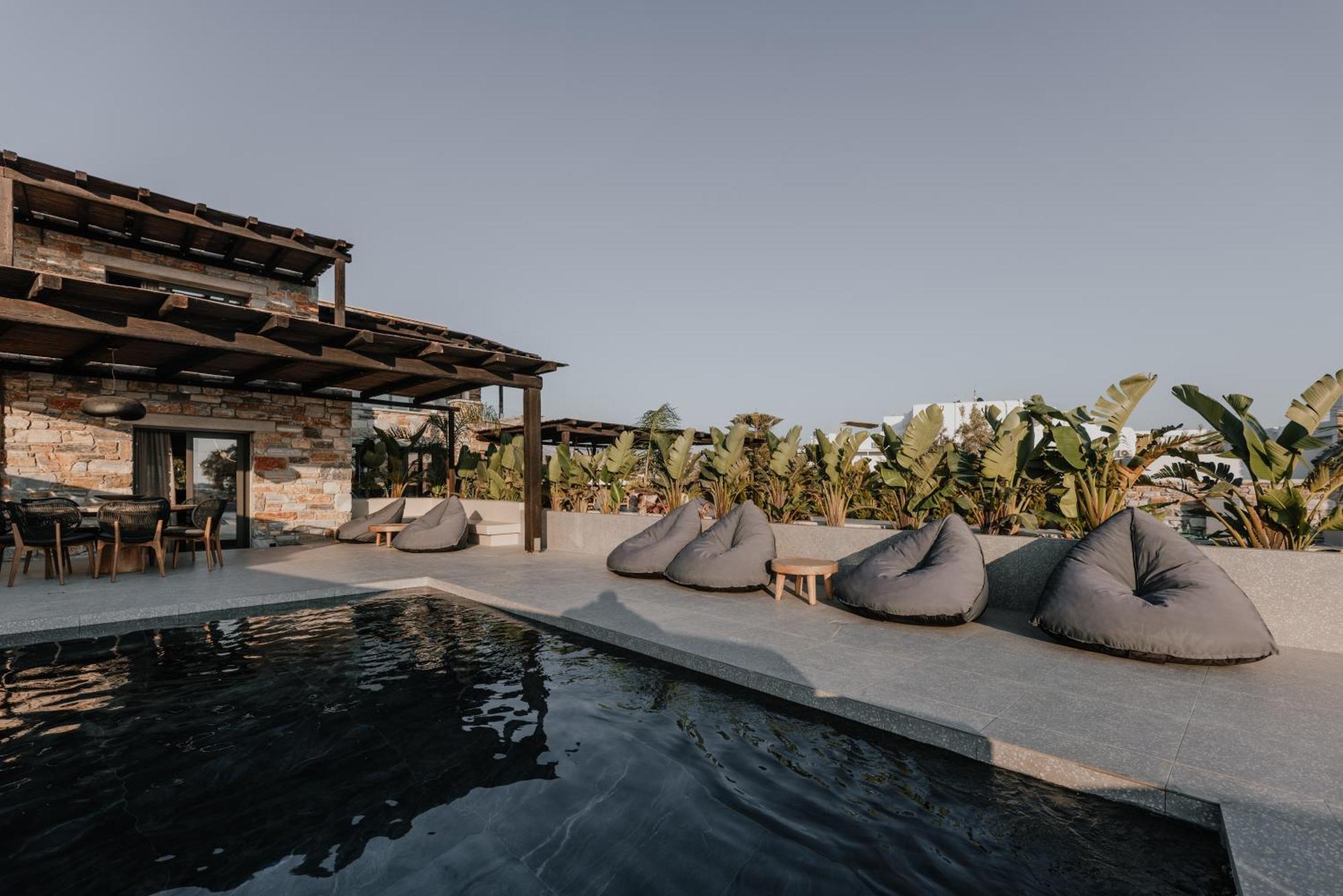 Villa Onym Curated *