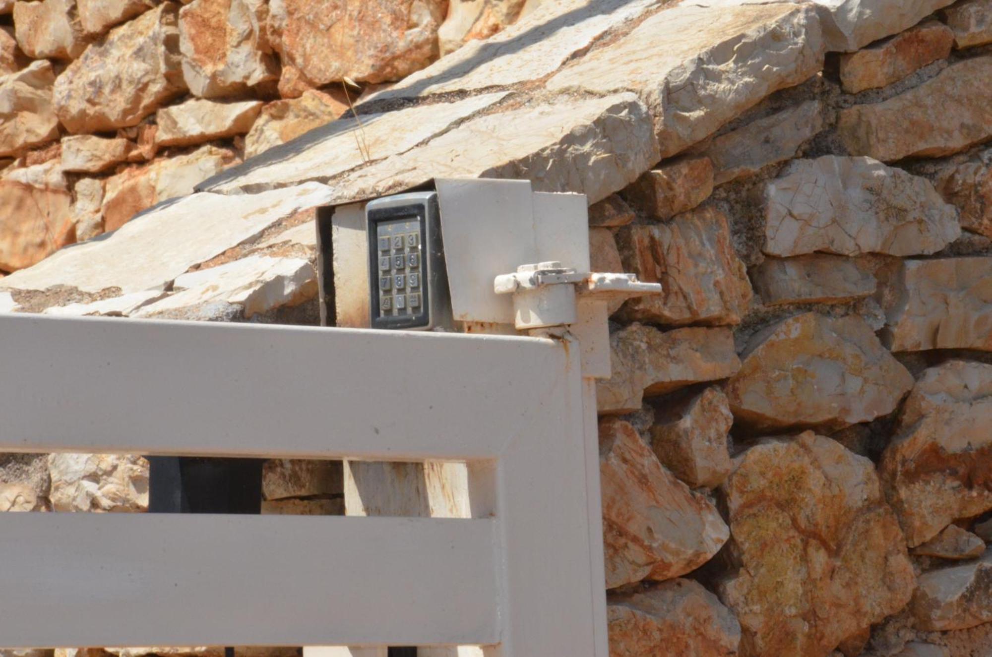 Ozzy, Breathtaking Sea View, 2 Bedroom, Pool * Kiveri