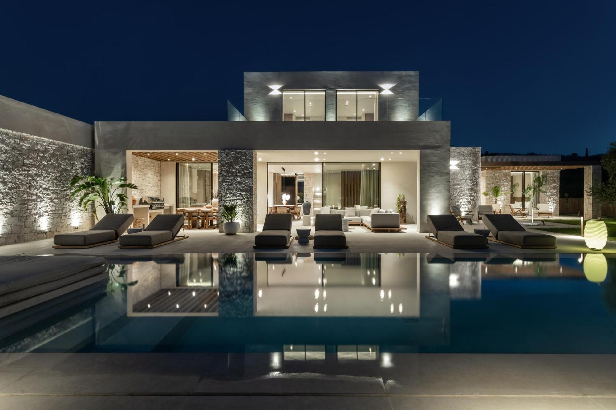 Villa Valerozo - Exclusive Beachside Experience Amoudi
