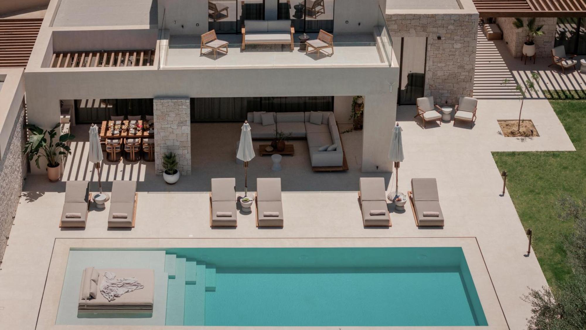 Villa Valerozo - Exclusive Beachside Experience