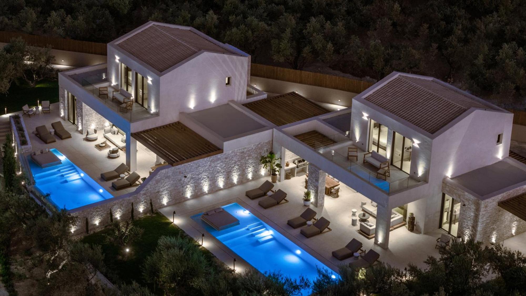 Villa Valerozo - Exclusive Beachside Experience *