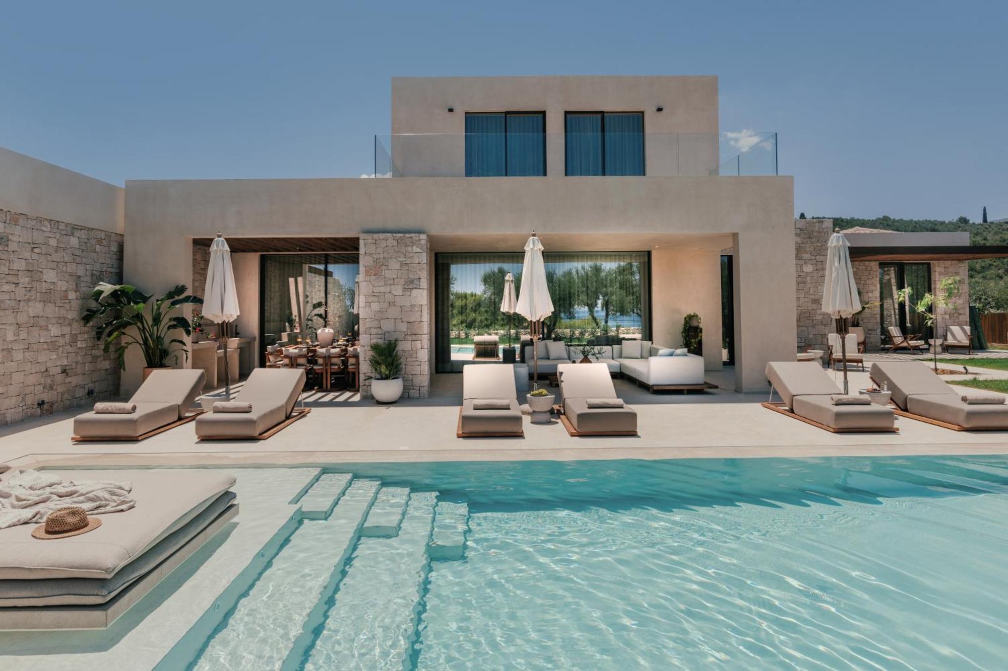 Villa Valerozo - Exclusive Beachside Experience *