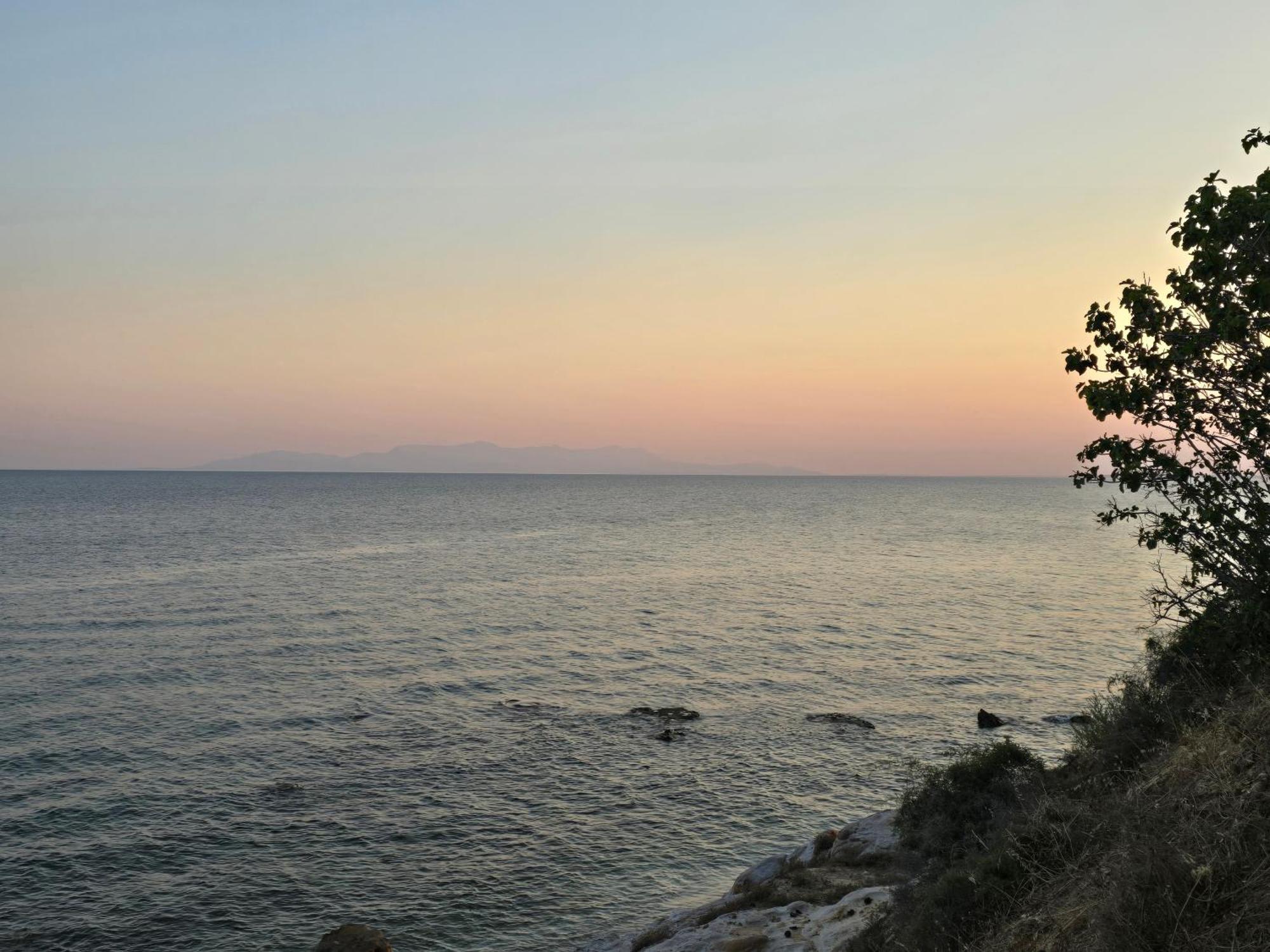 Pomegranate Seaside Corner Fanarion