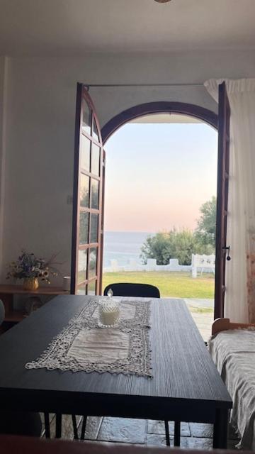 Holiday home Kaloutsikos Sea View House Mola Kalyva