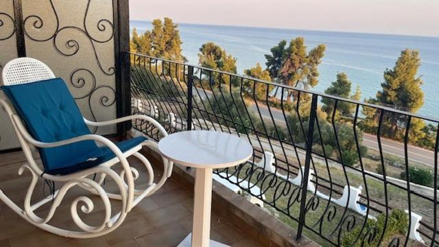 Kaloutsikos Sea View House