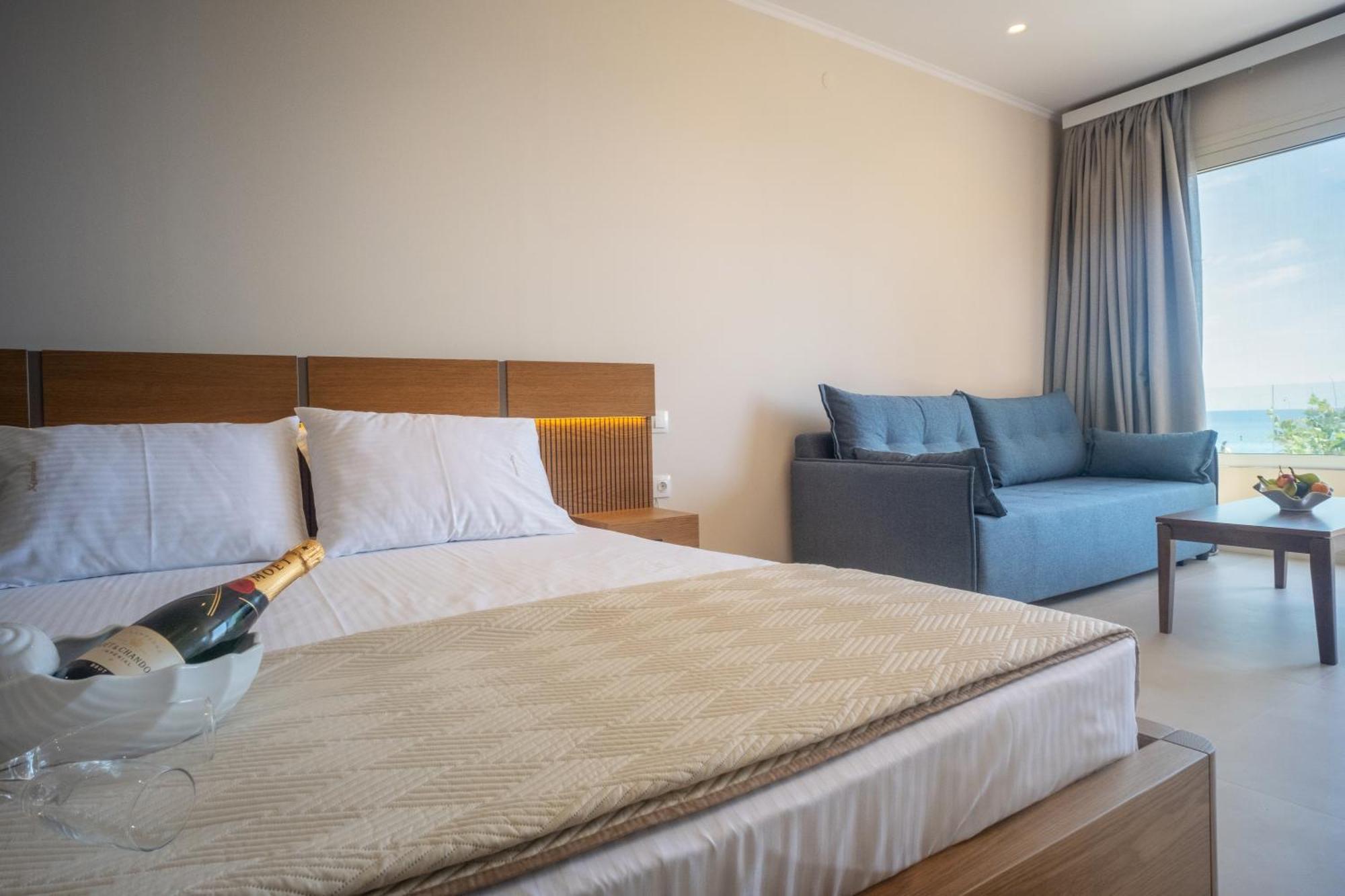 Kyparissis First Class Apartment