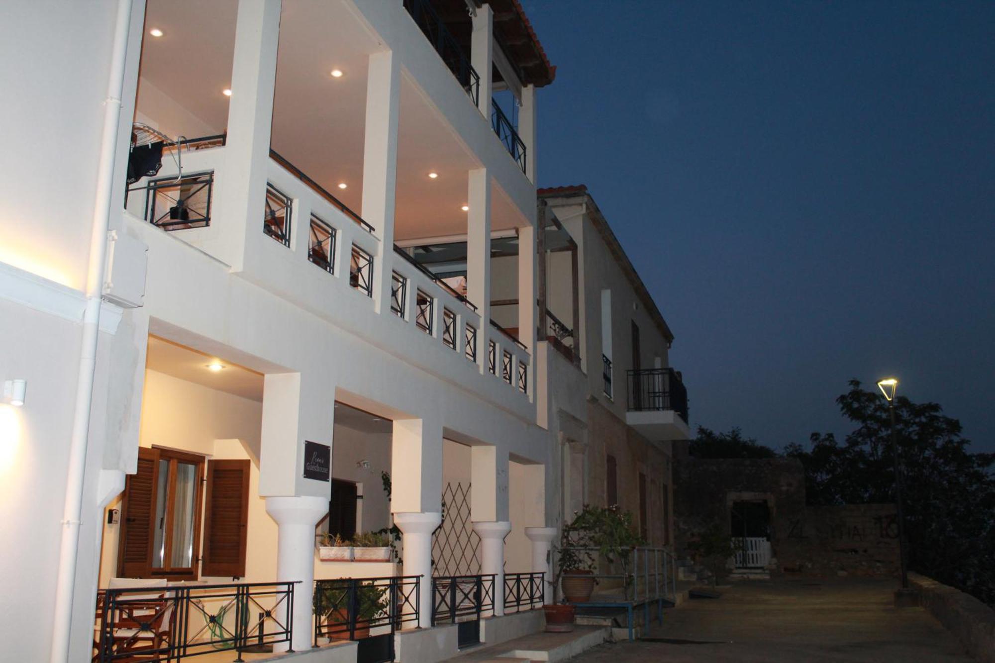 Rena's Guesthouse, By Comfortbnb Holiday home