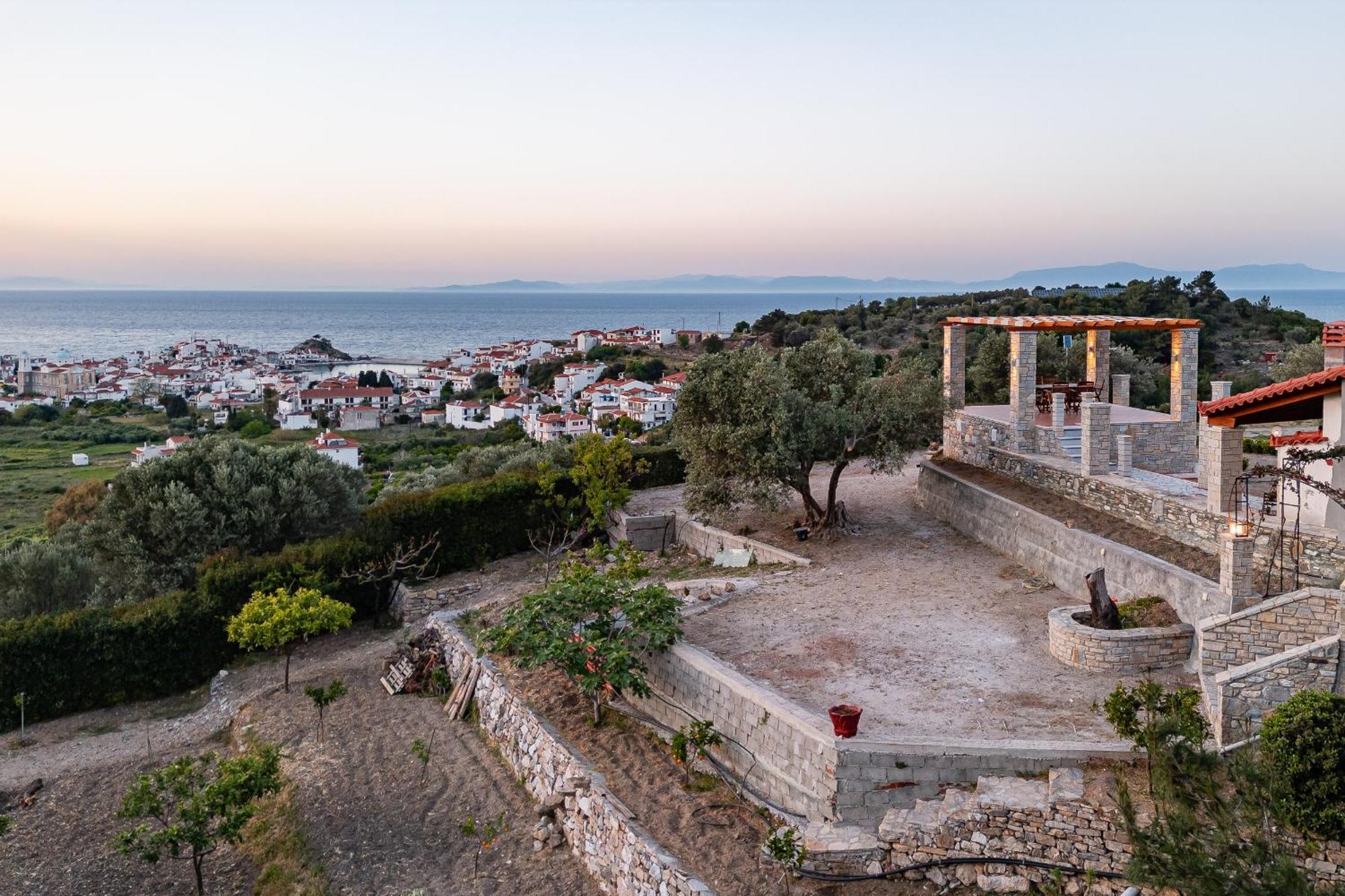 Athina *