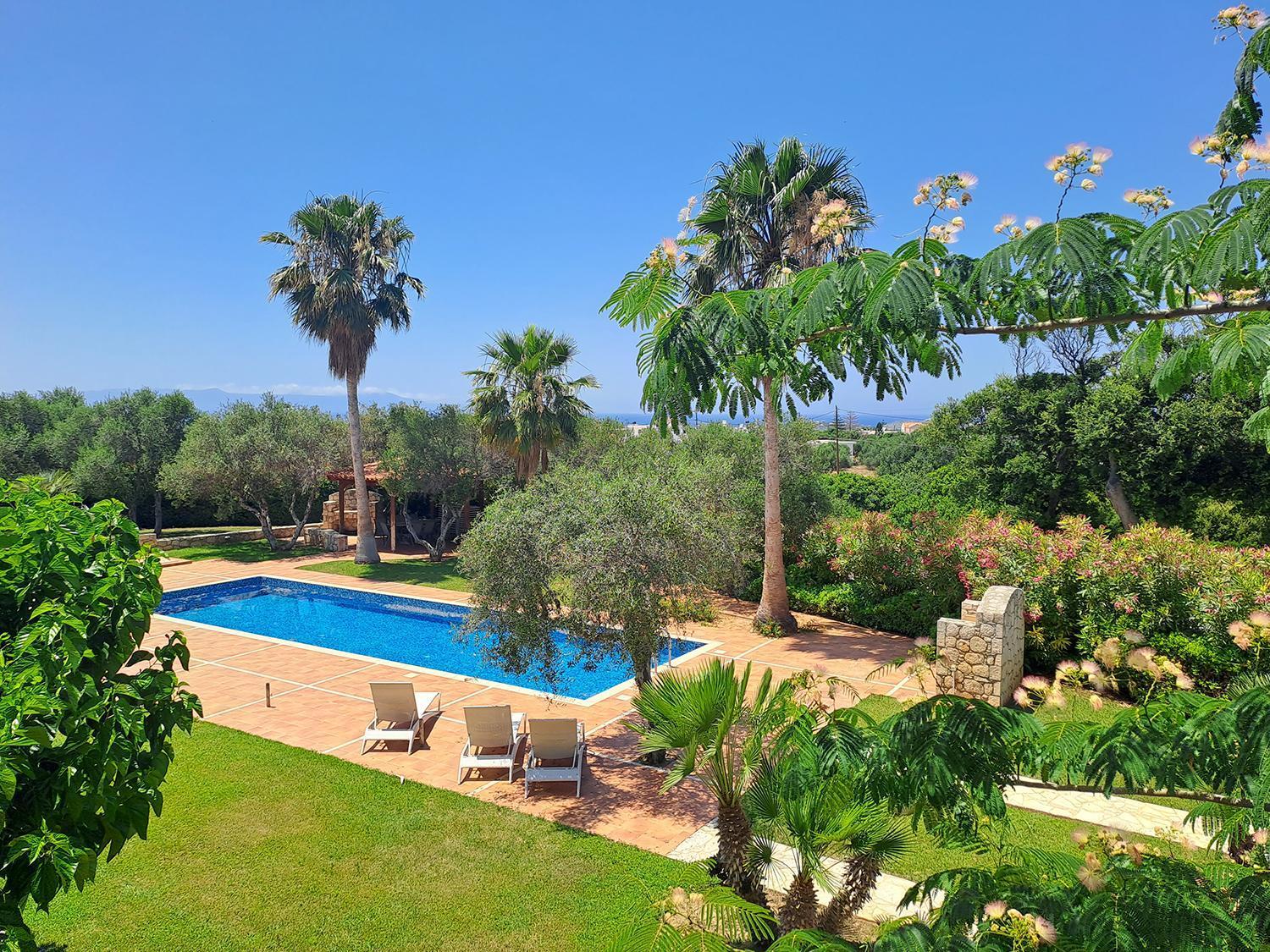 Seaview 2-bedroom 1 With 75 Sqm Shared Pool Chorafakia