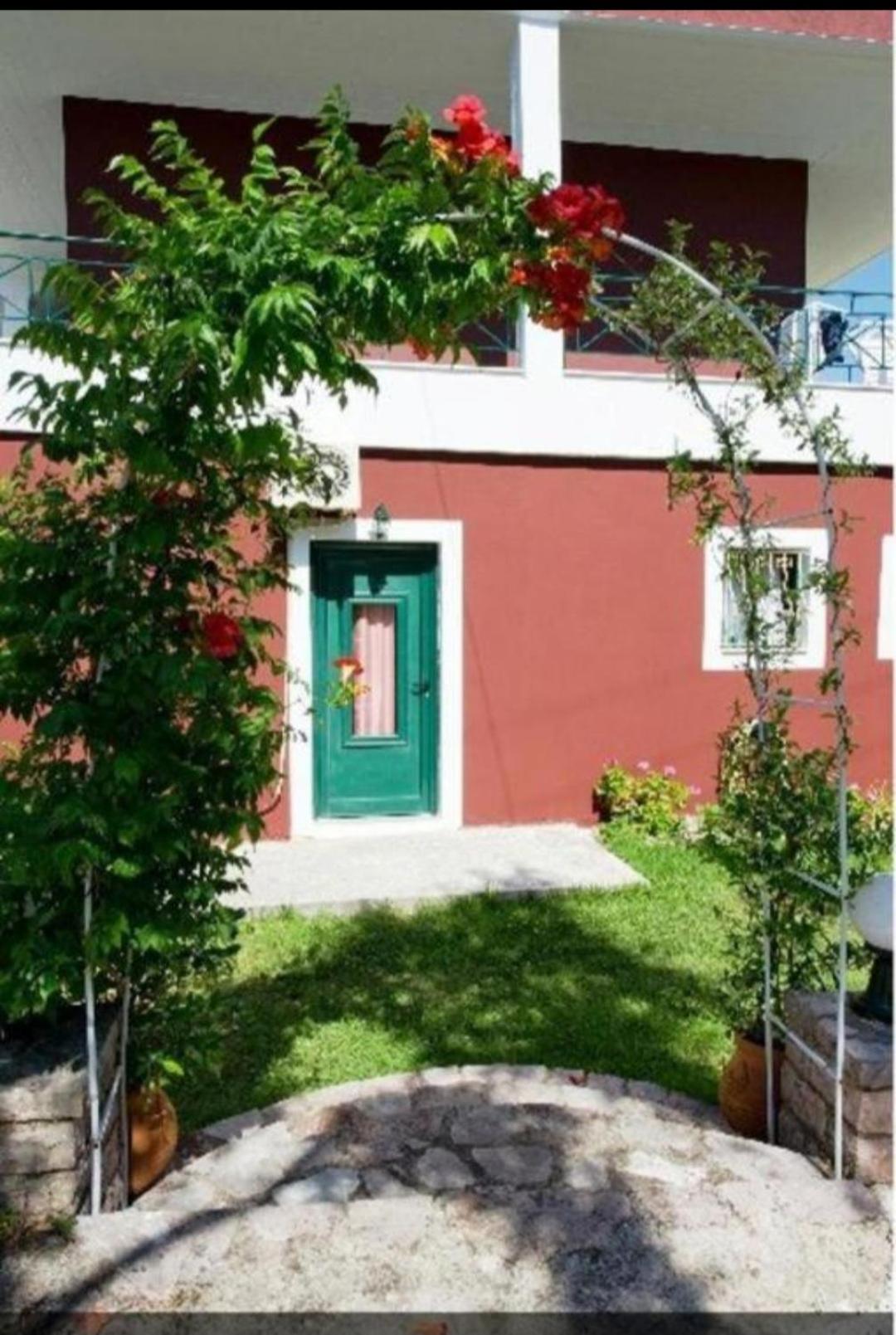 Aristidis Garden Aparthotel 2*