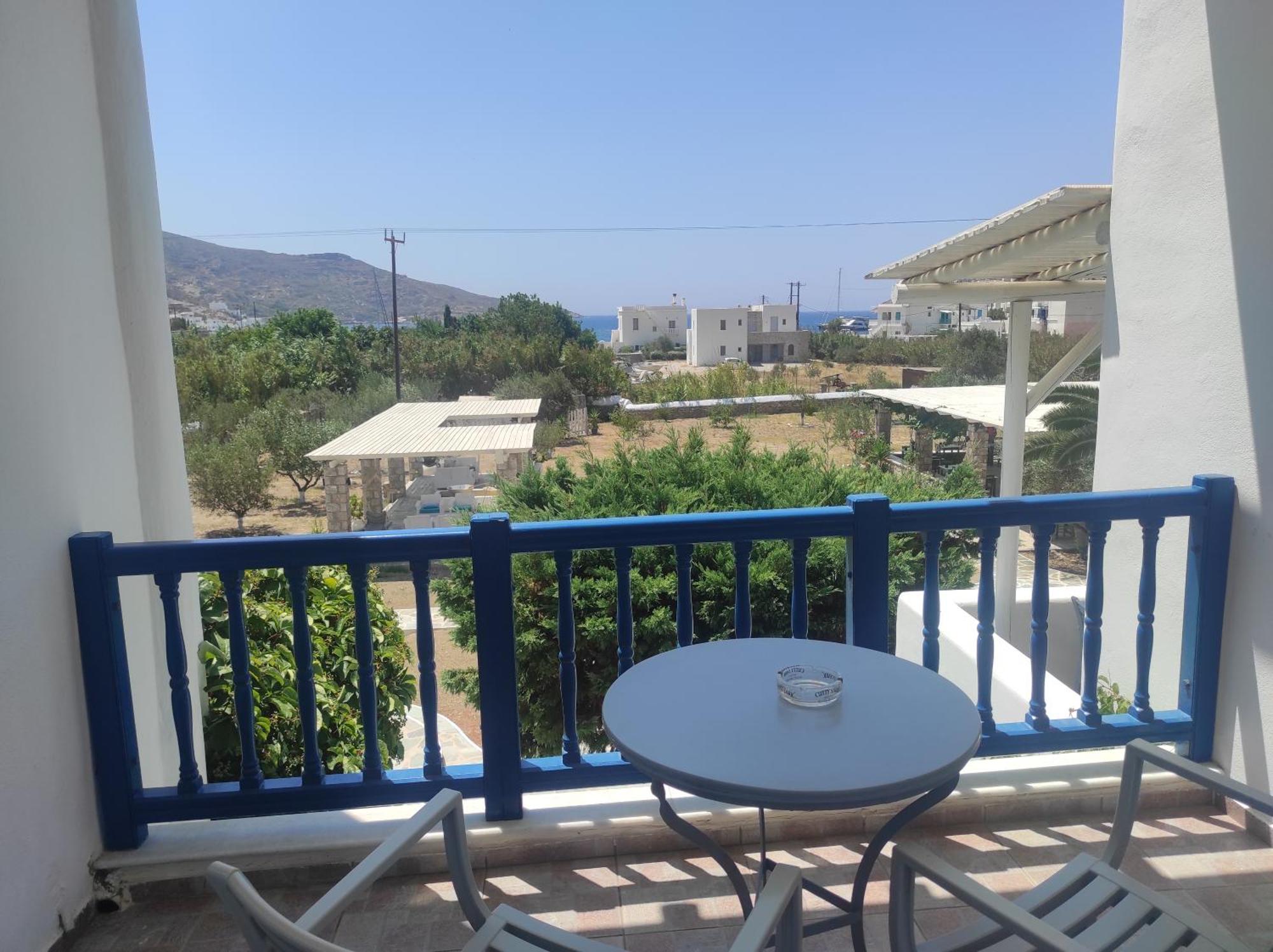 Le Grand Bleu Guest house Katapola