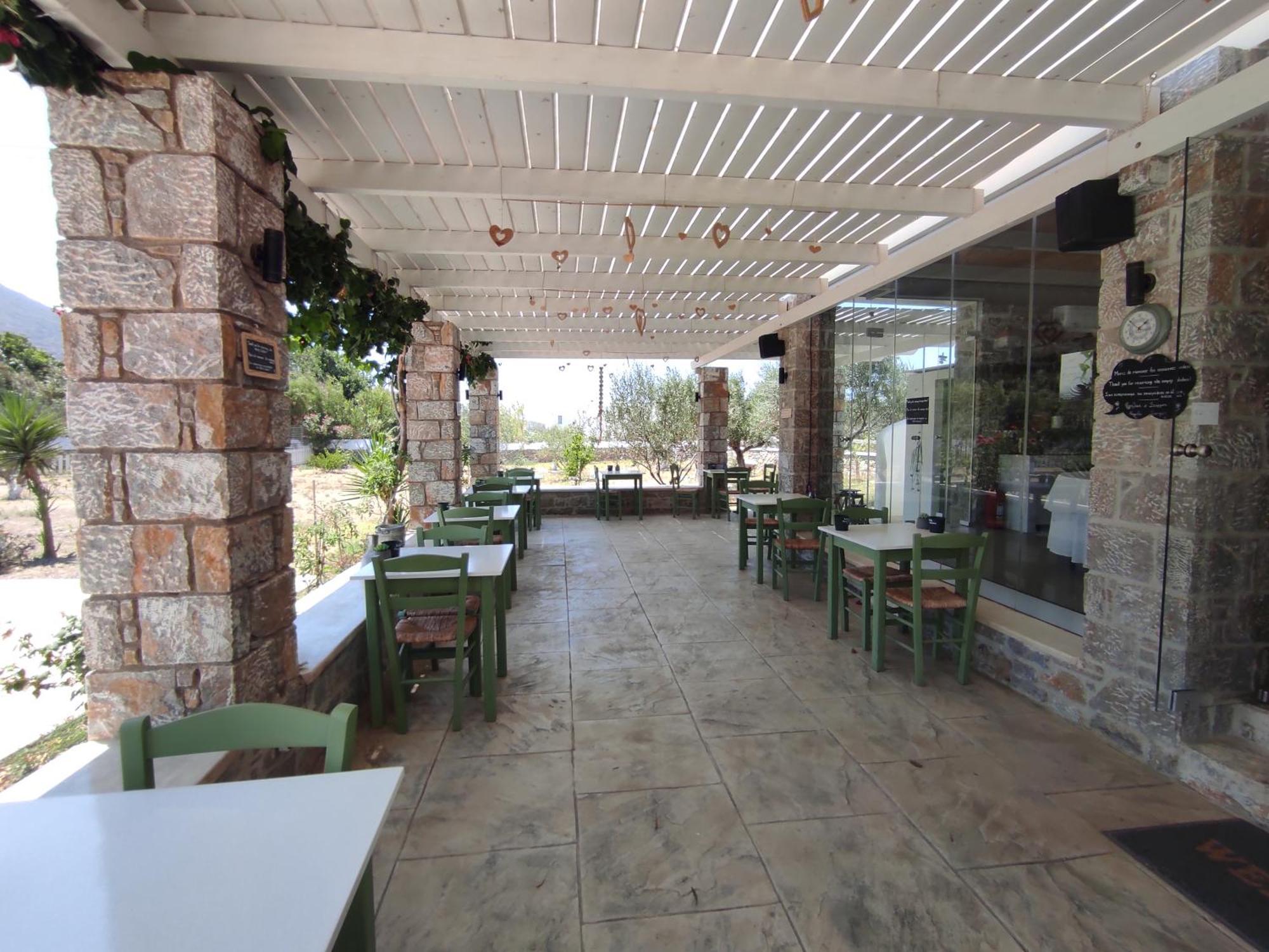 Le Grand Bleu Guest house *