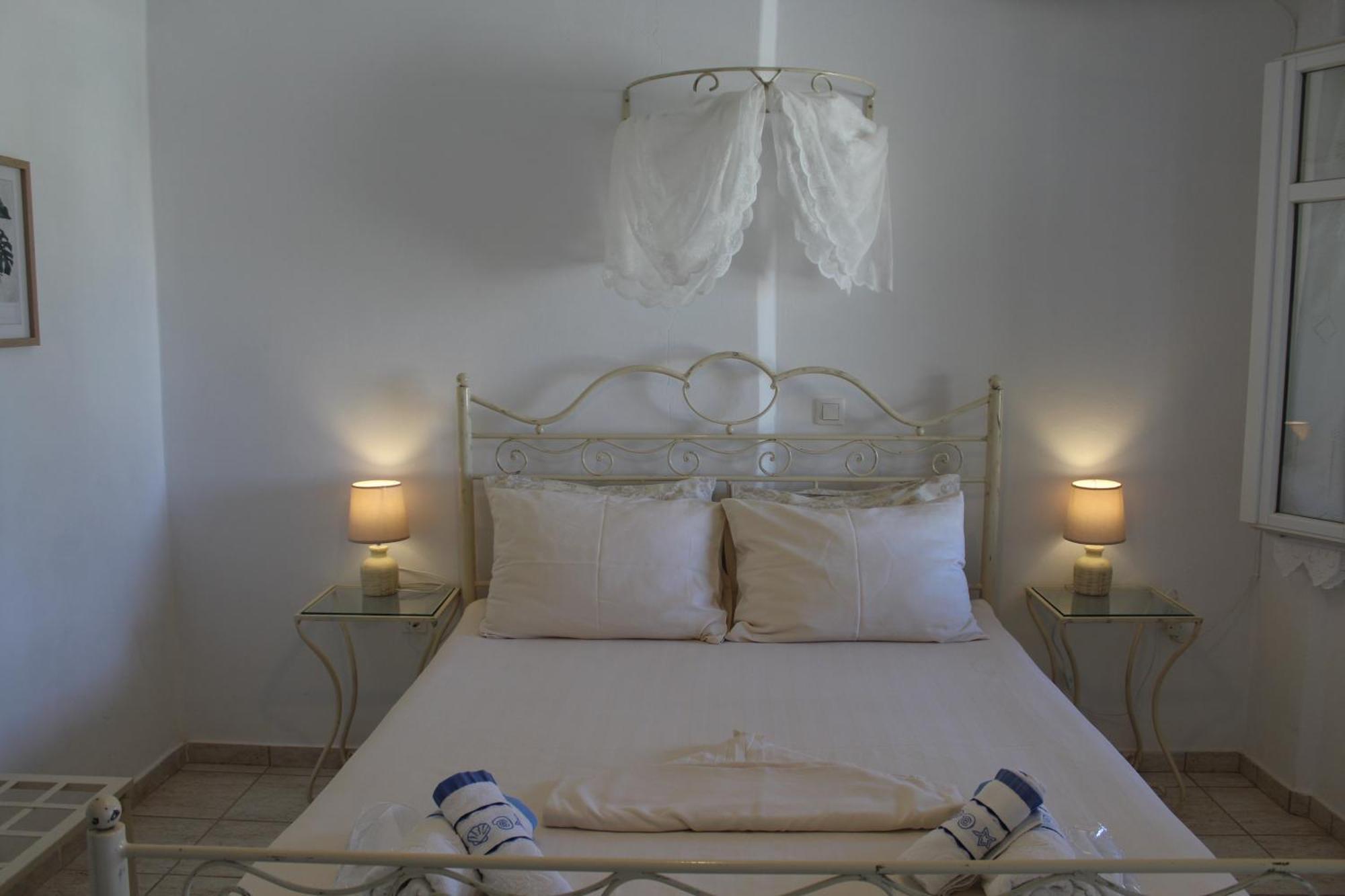 Le Grand Bleu Guest house Katapola