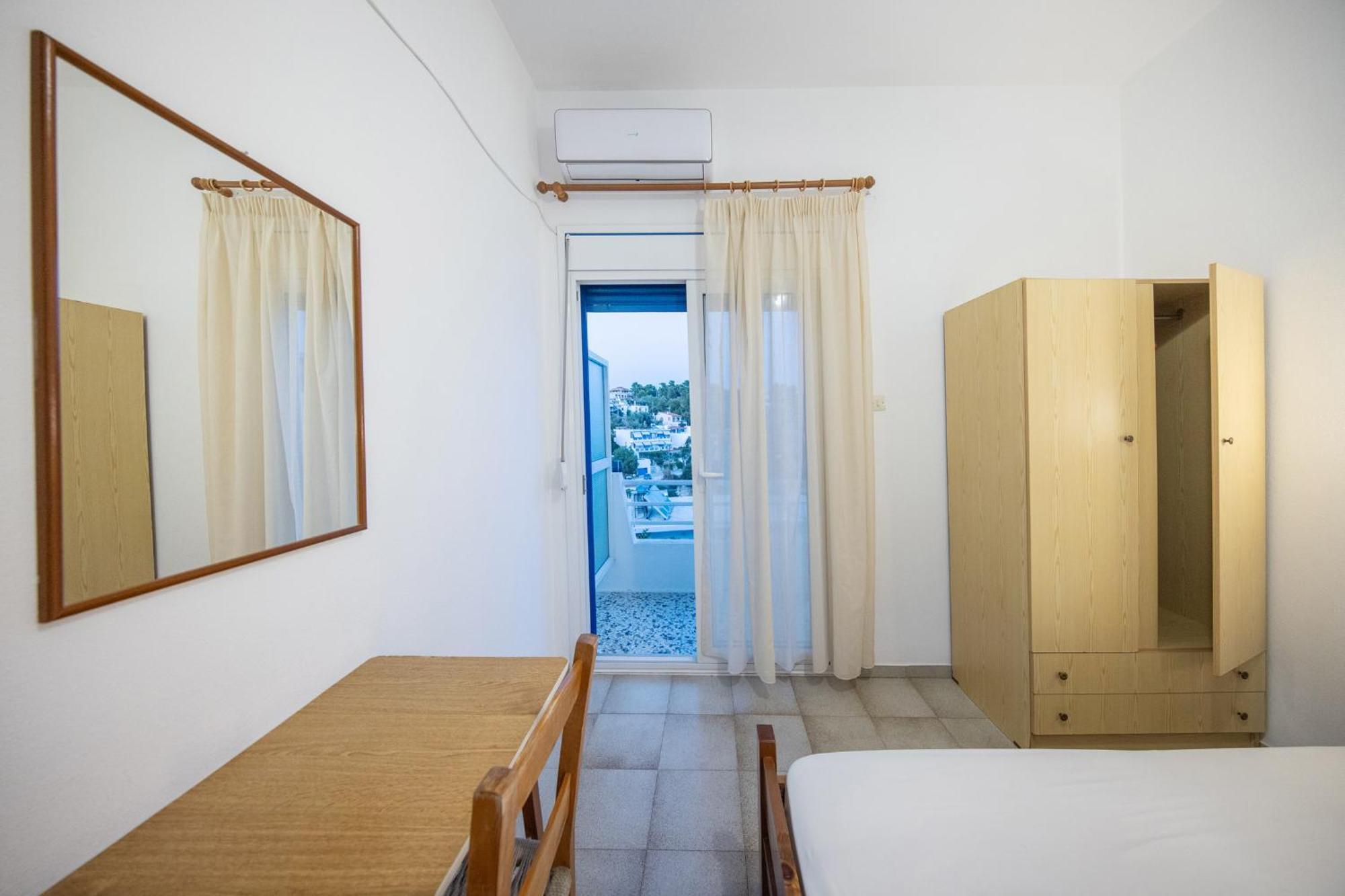Nikos Guest house *