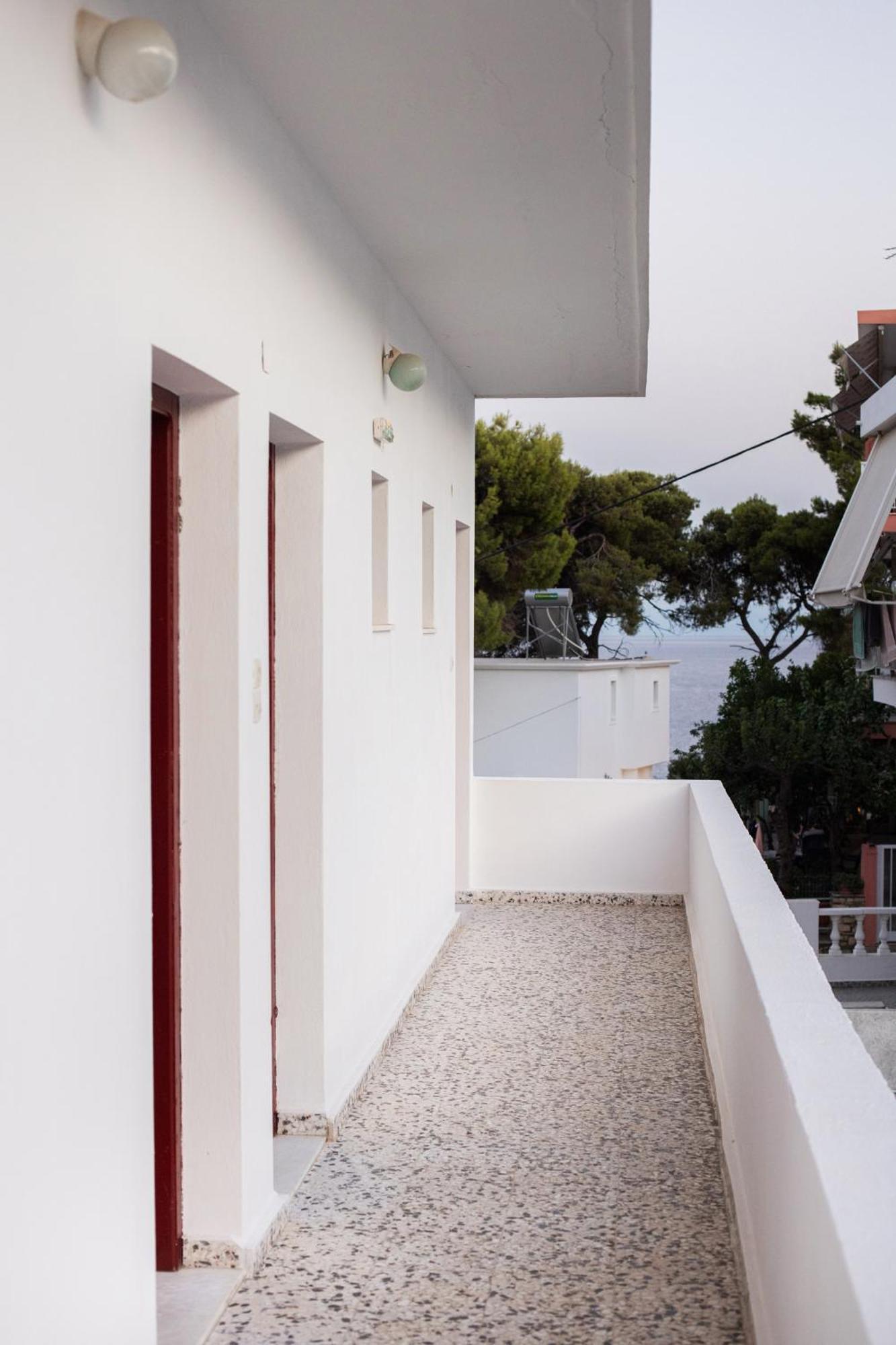 Nikos Guest house *