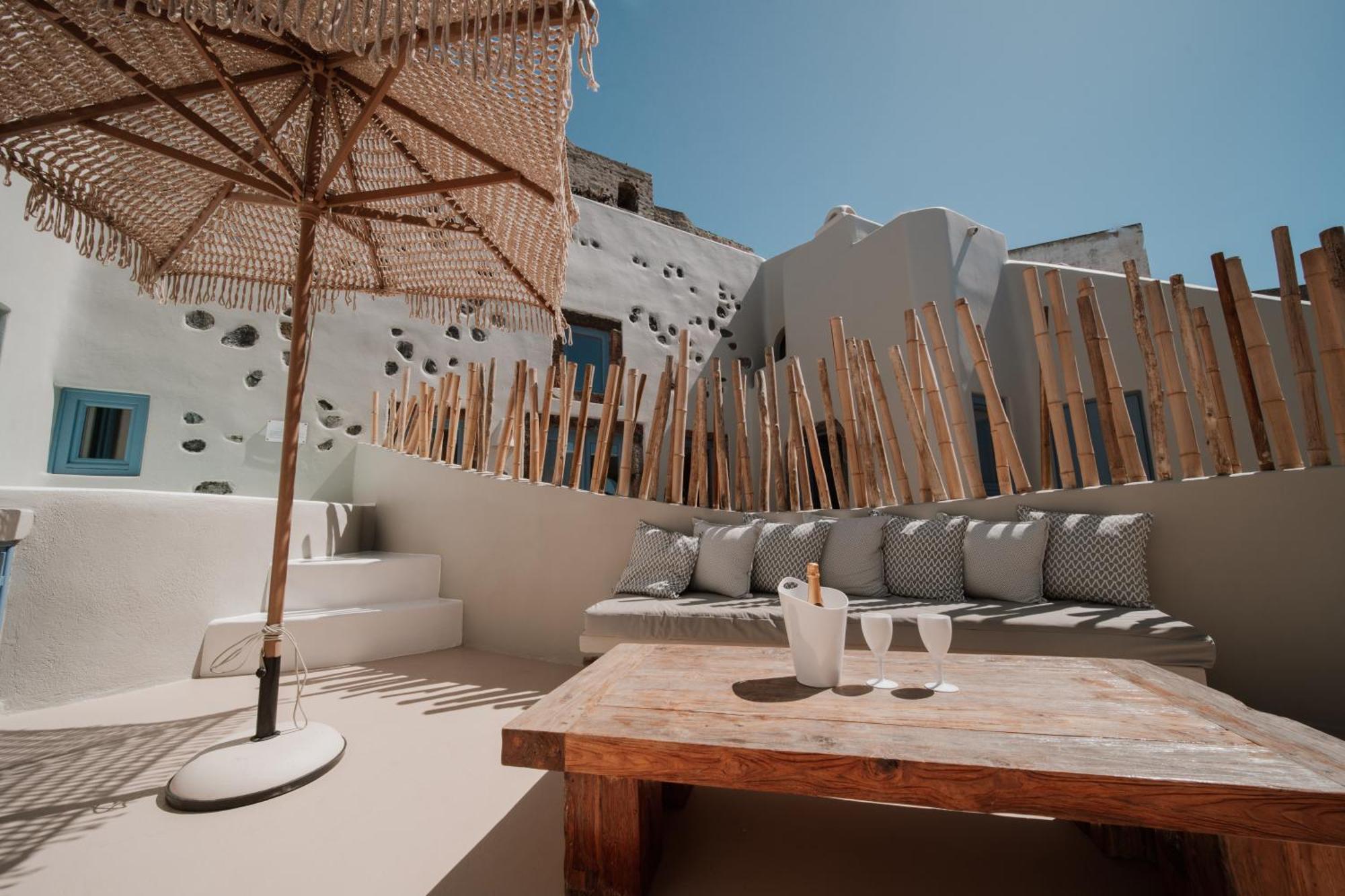 Luna Santorini Pyrgos Kallistis