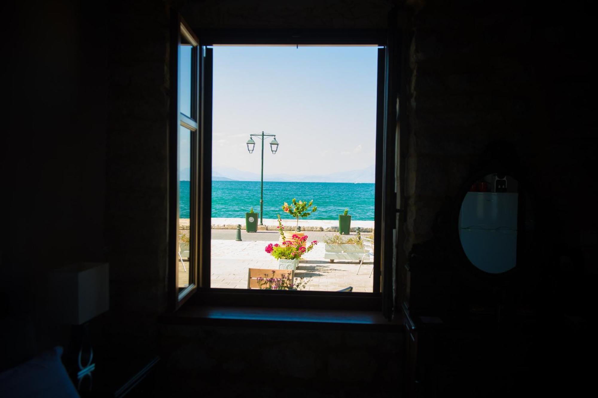 Hotel Seafront Stone 2*