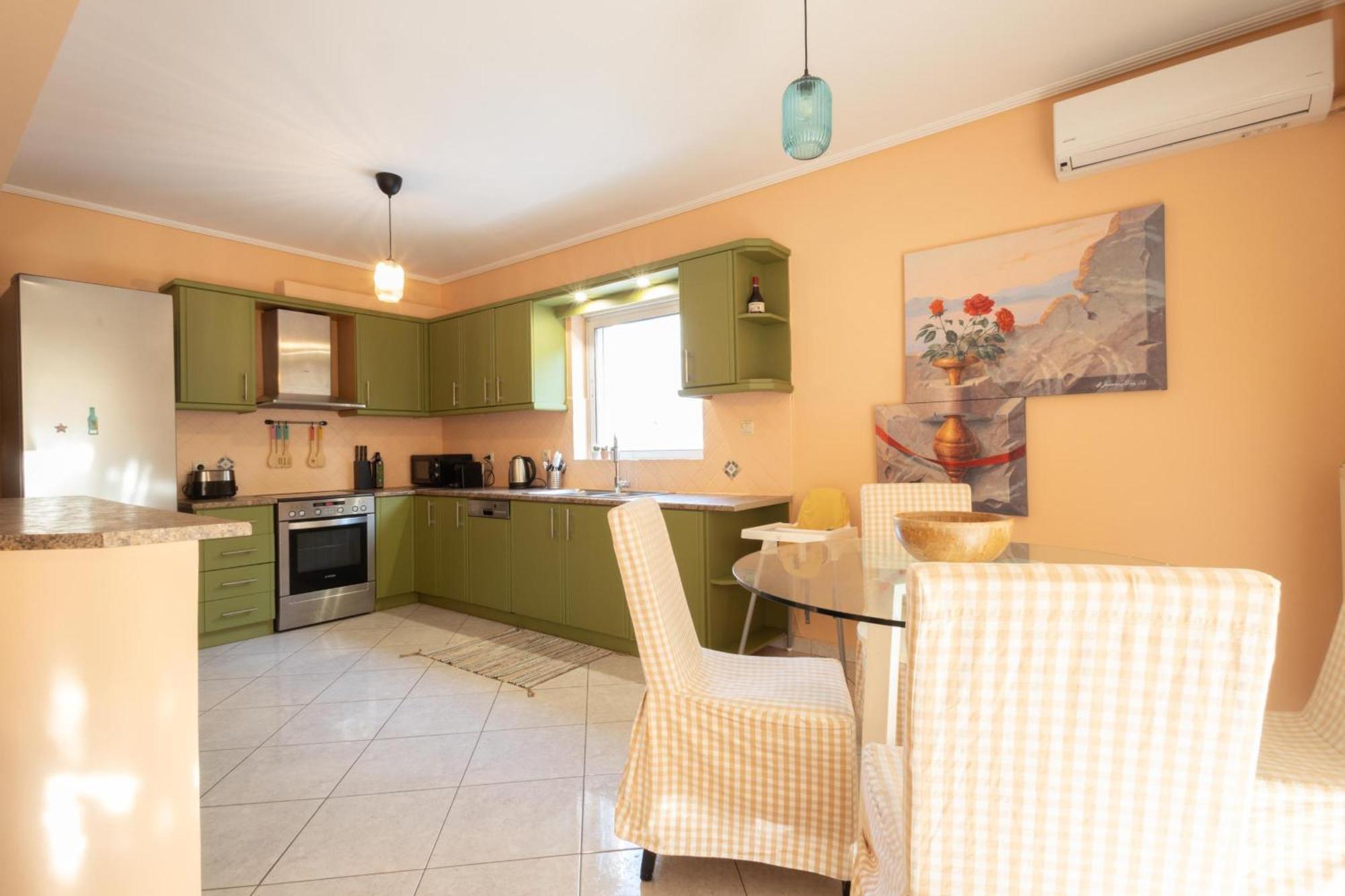 Luxury And Spacious For 6 Guests Athens