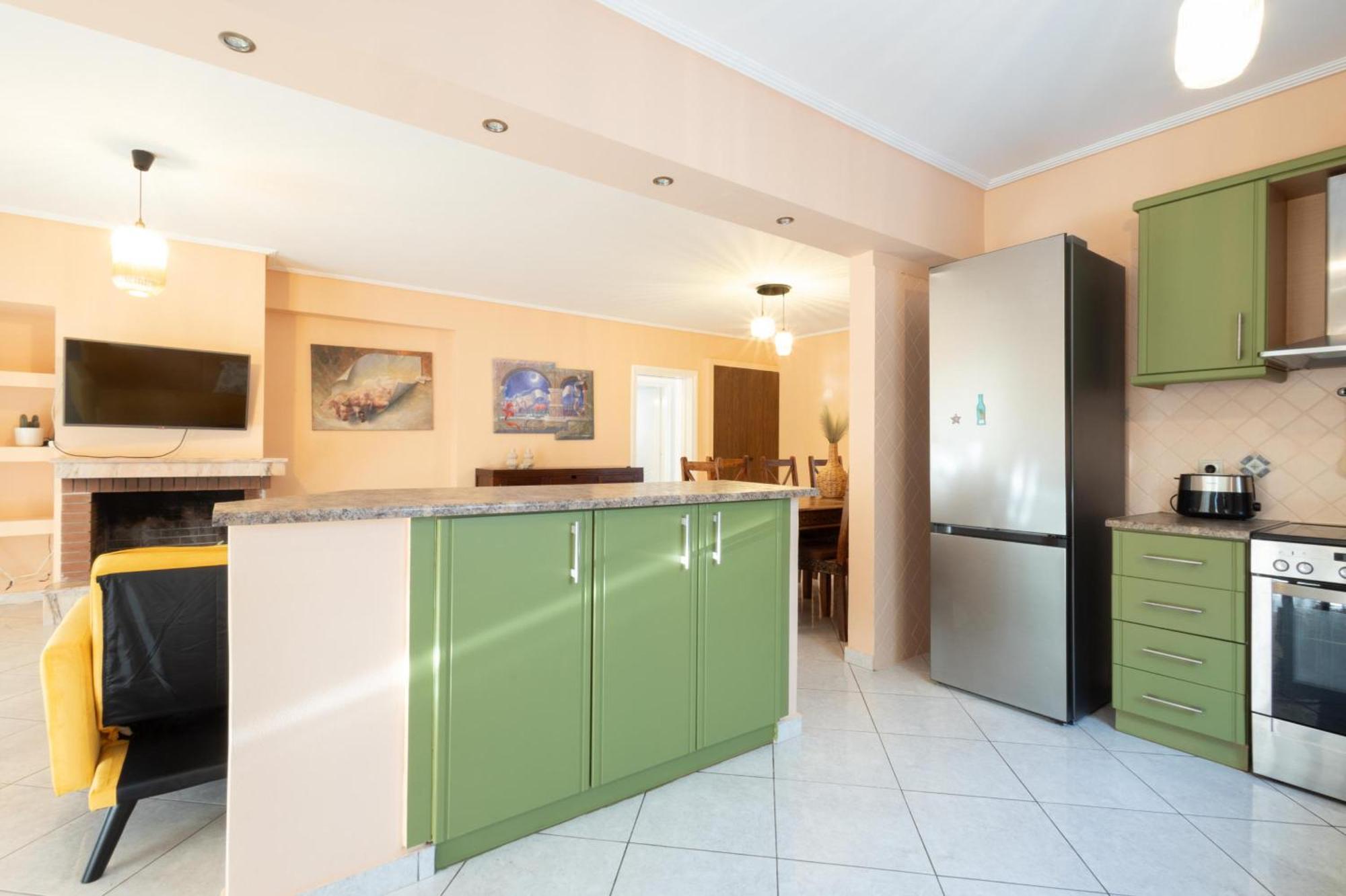 Apartment Luxury And Spacious For 6 Guests Athens