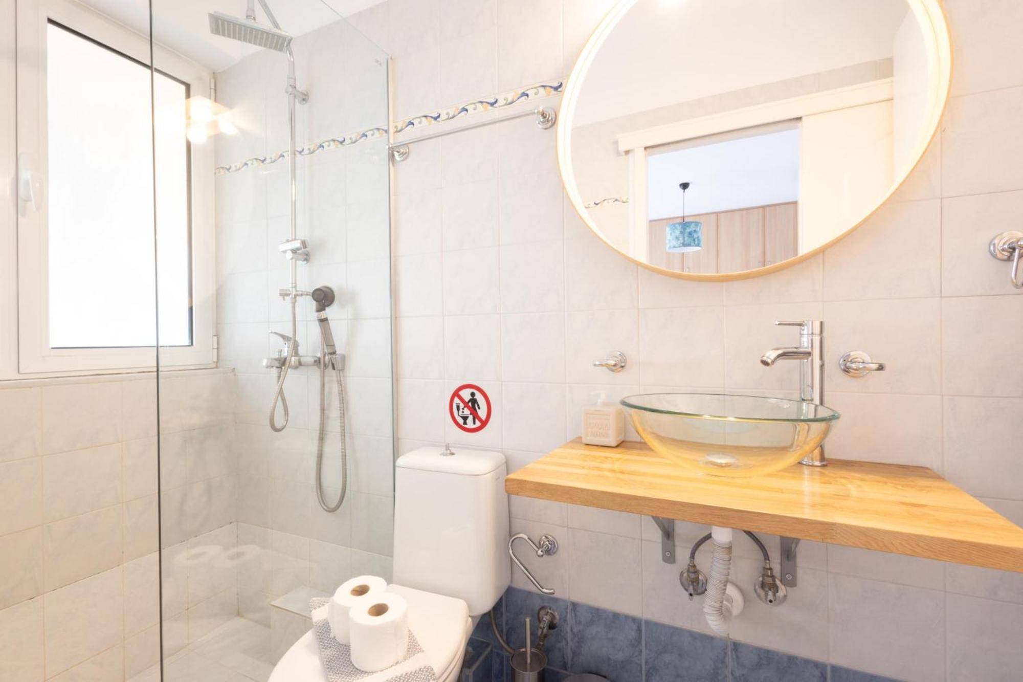 Luxury And Spacious For 6 Guests Athens