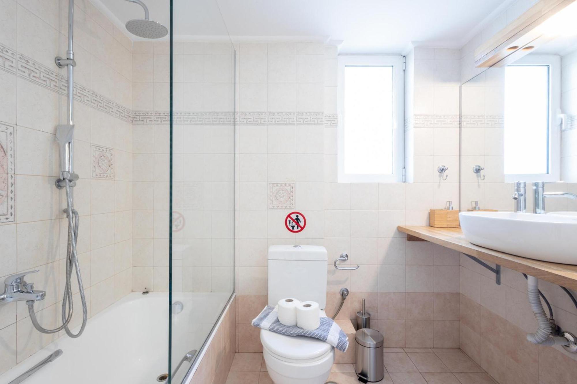 Luxury And Spacious For 6 Guests Apartment
