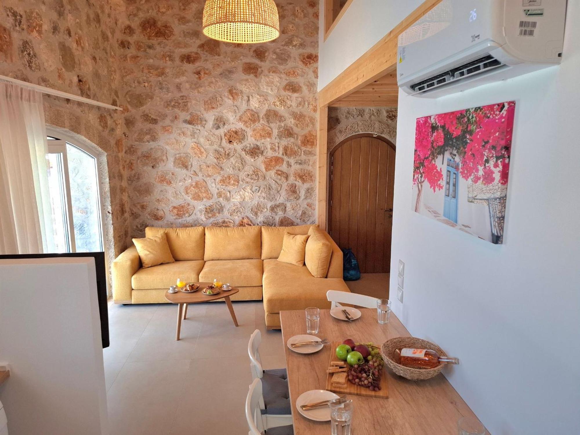 Pnoes Lefkada *