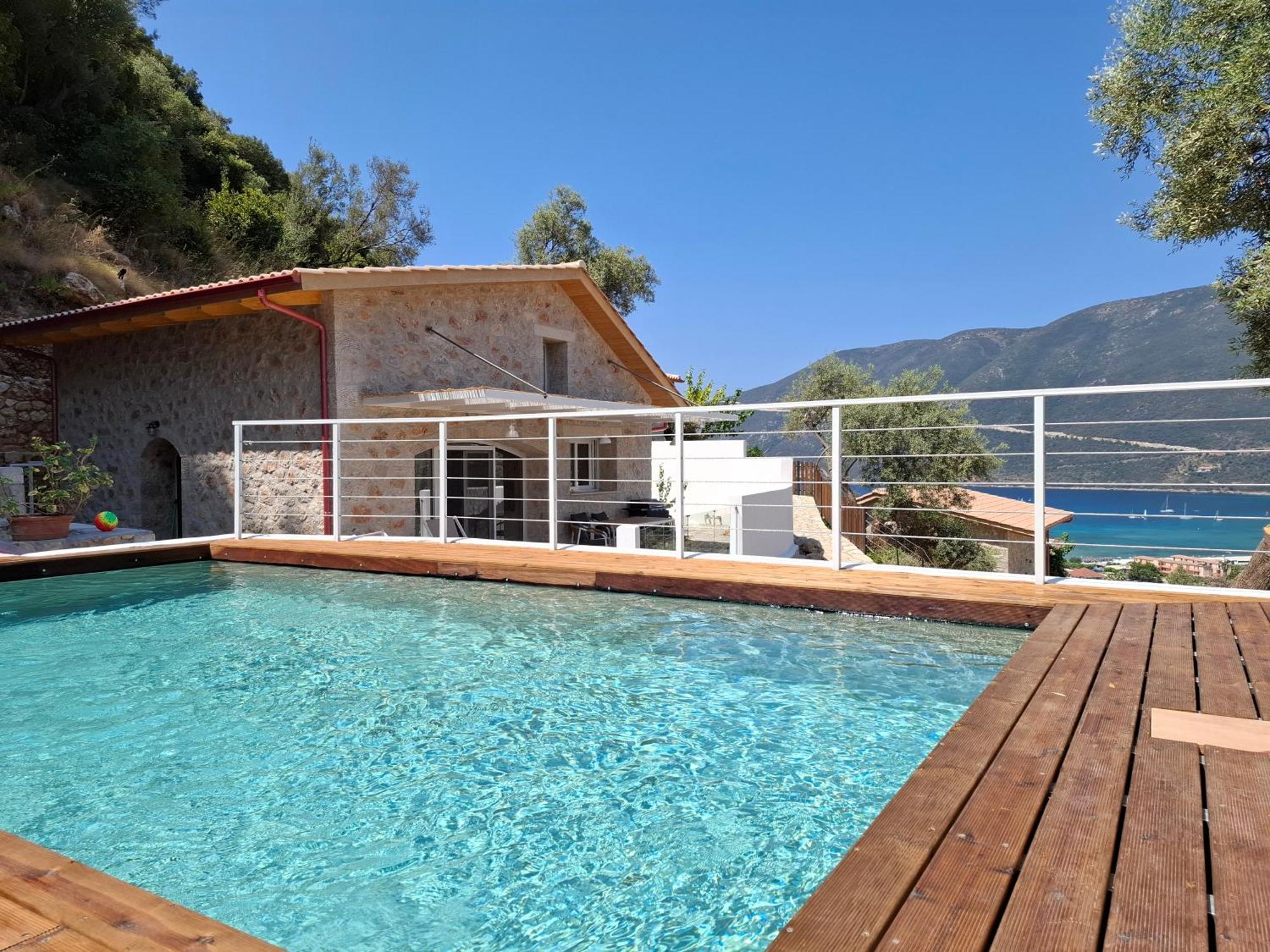 Pnoes Lefkada Villa *