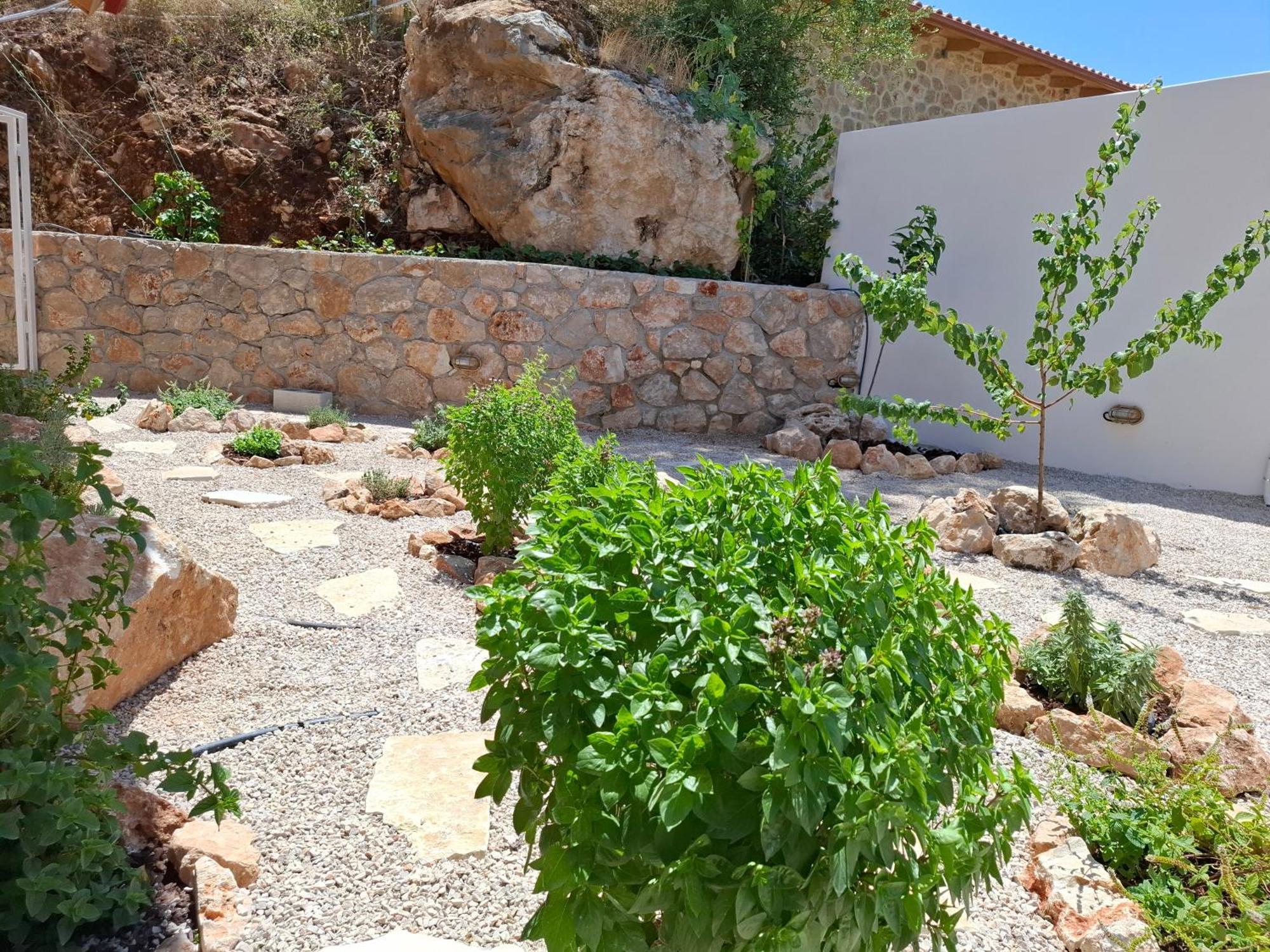 Pnoes Lefkada Villa *