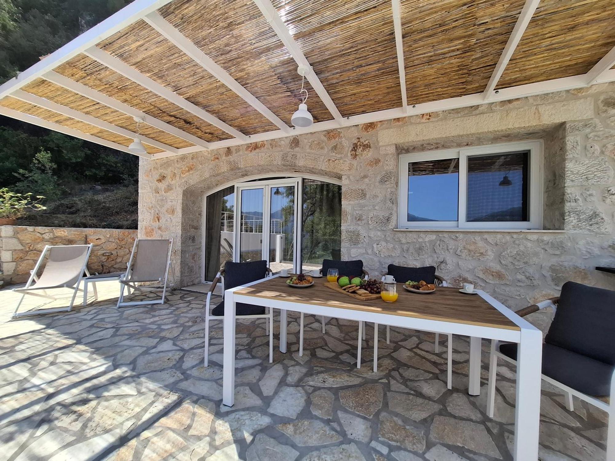 Pnoes Lefkada Vasiliki (Lefkada)