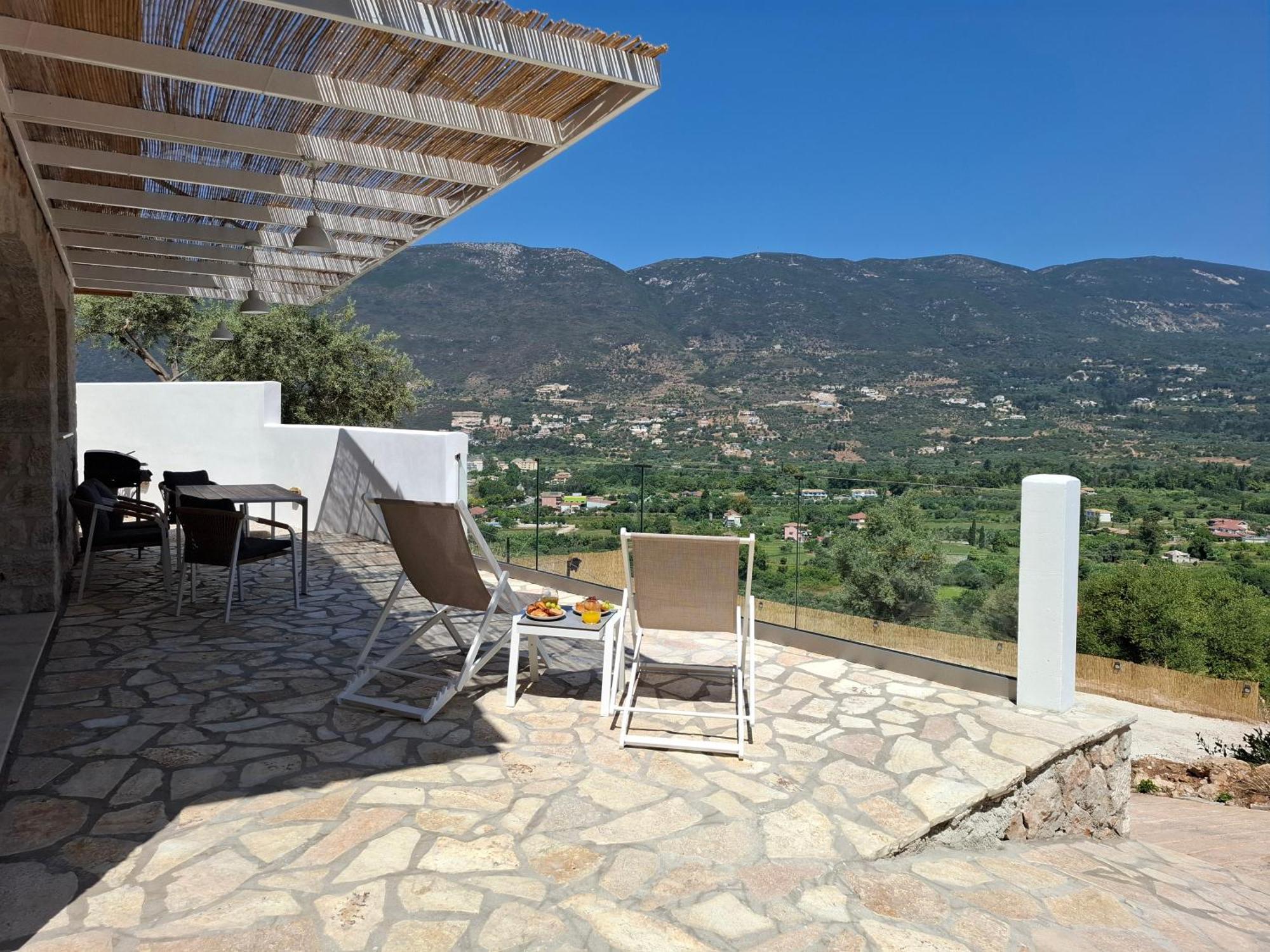 Pnoes Lefkada Villa