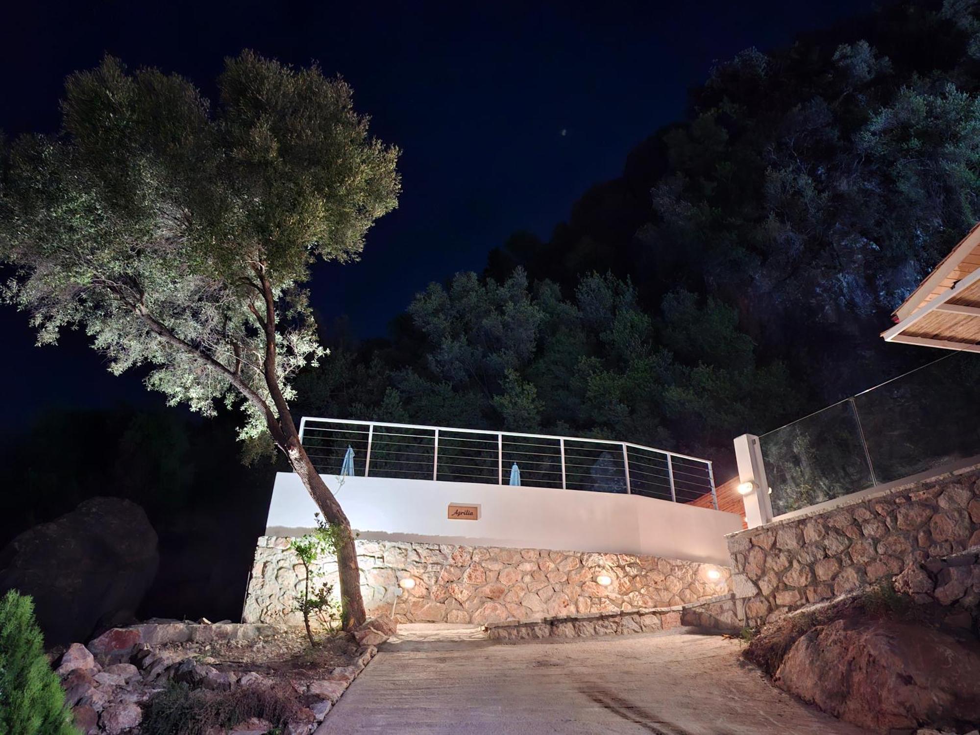 Pnoes Lefkada *