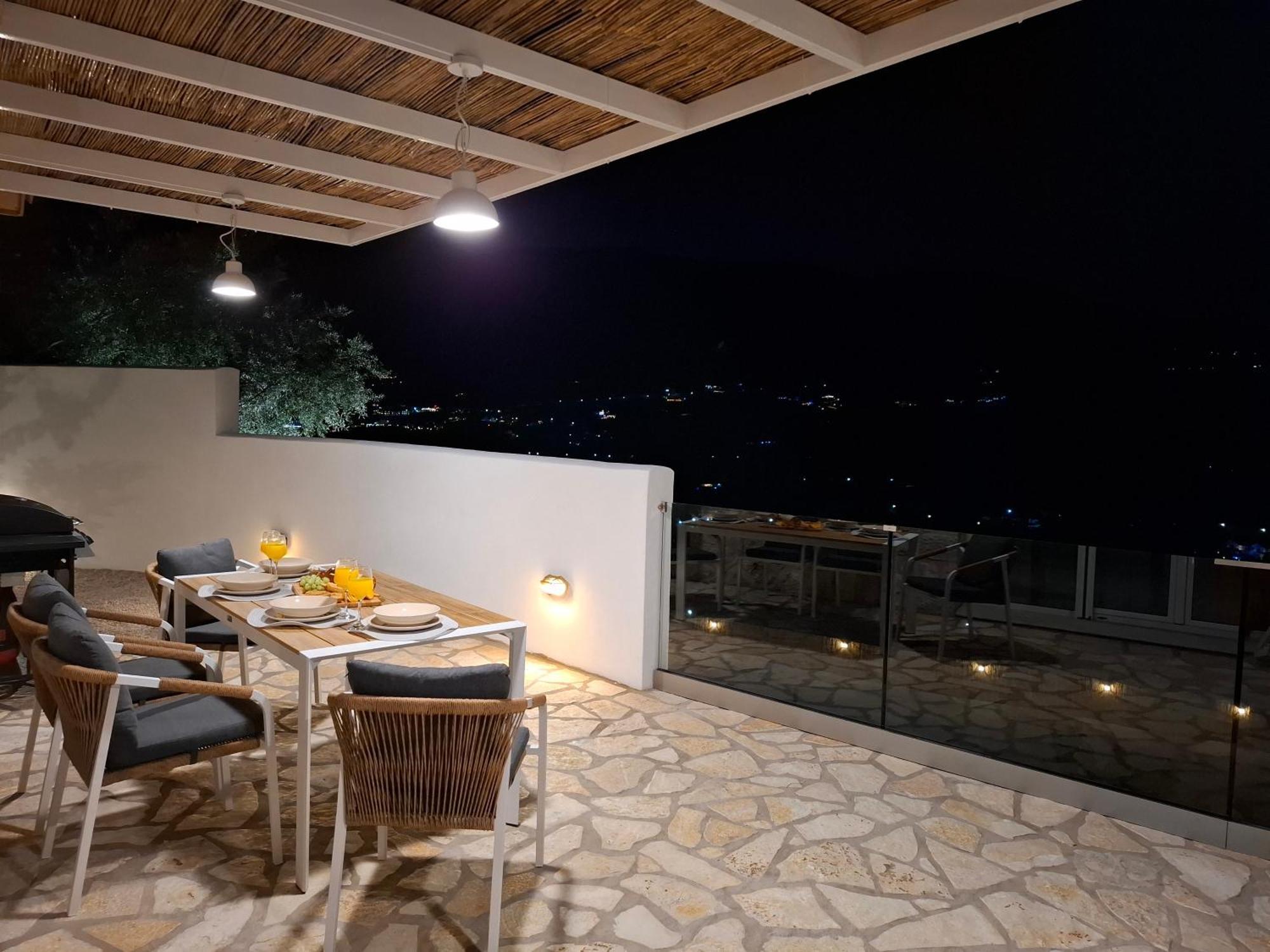 Pnoes Lefkada *