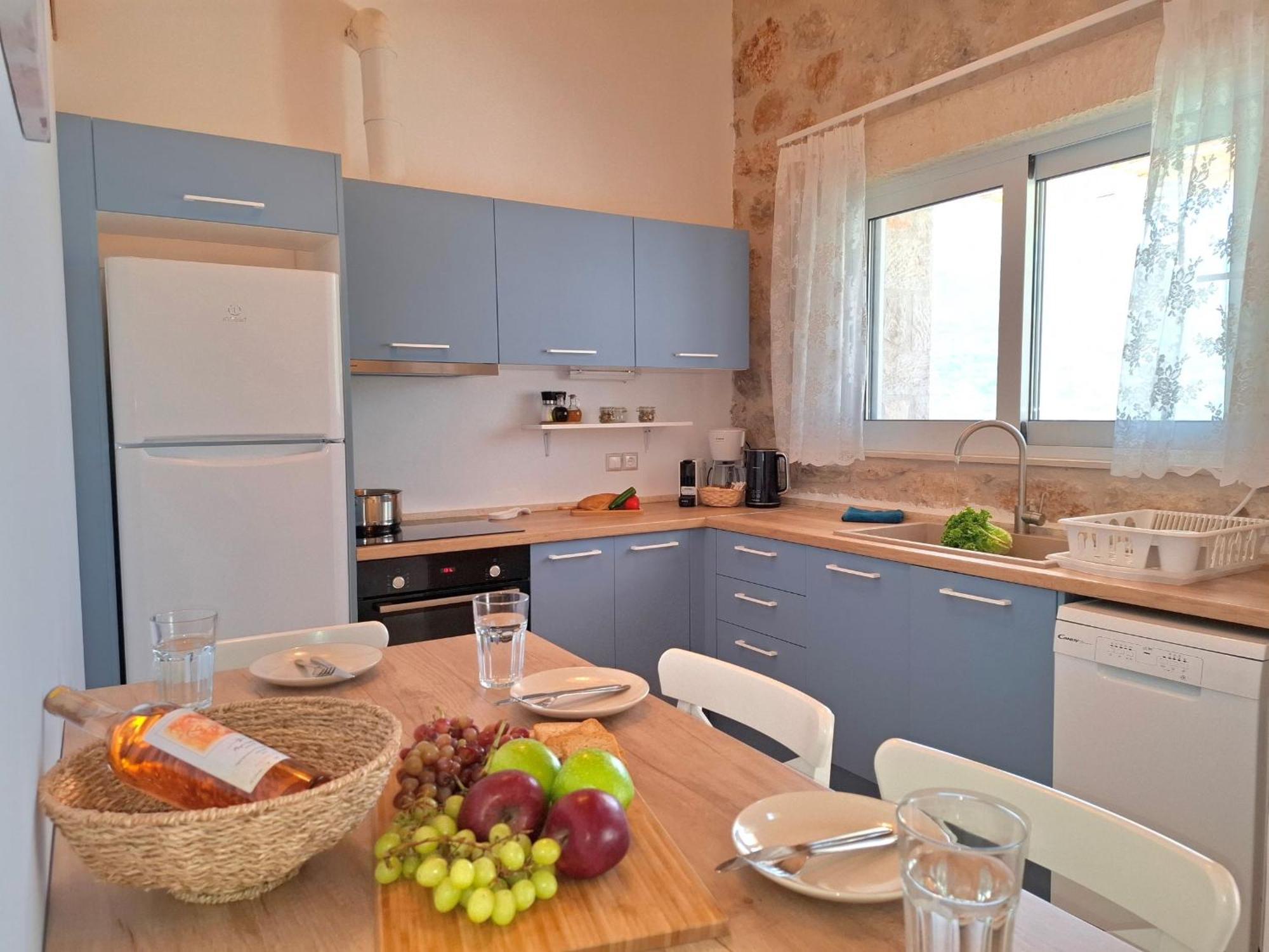 Pnoes Lefkada Villa *