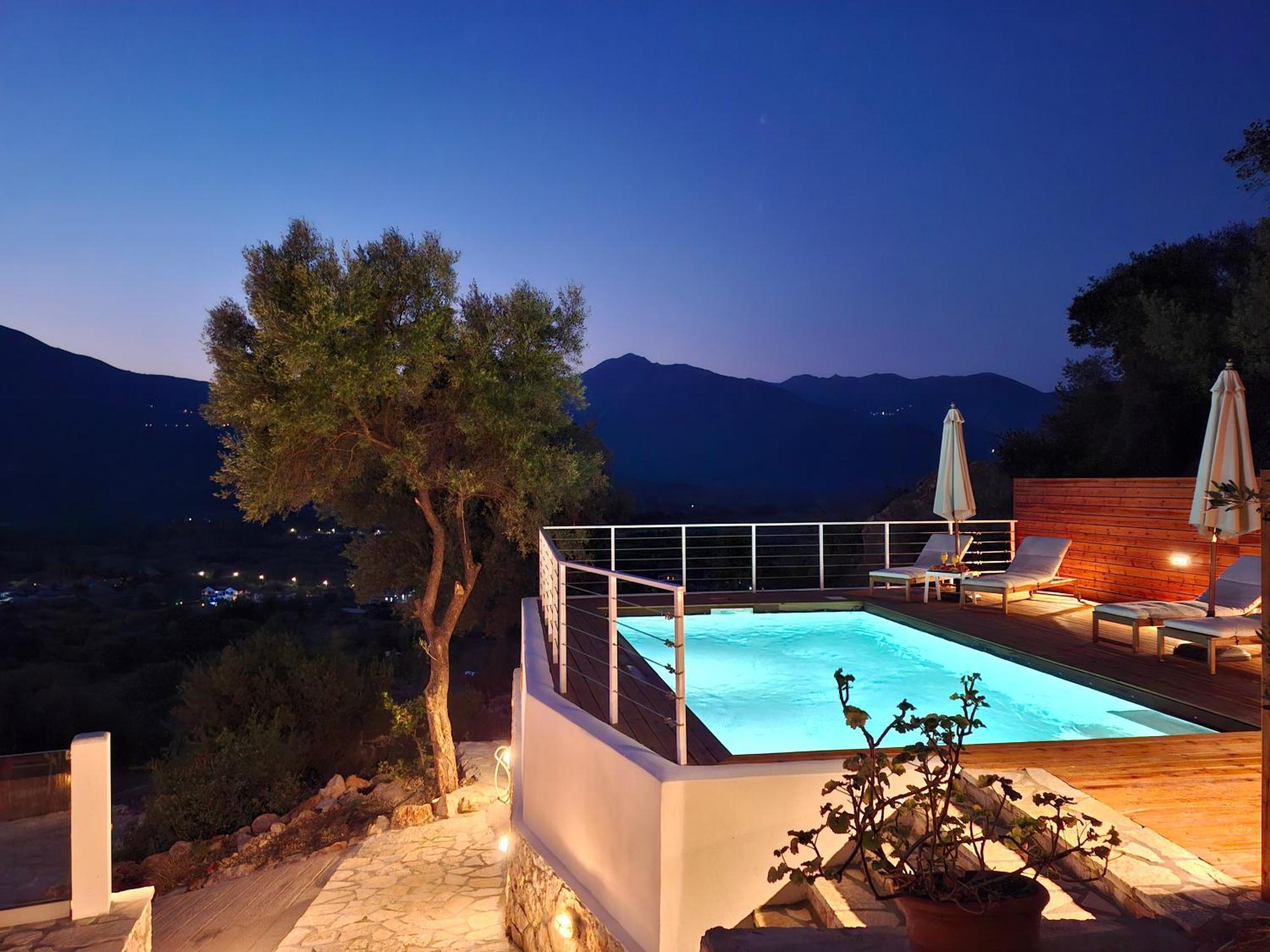 Pnoes Lefkada Villa *