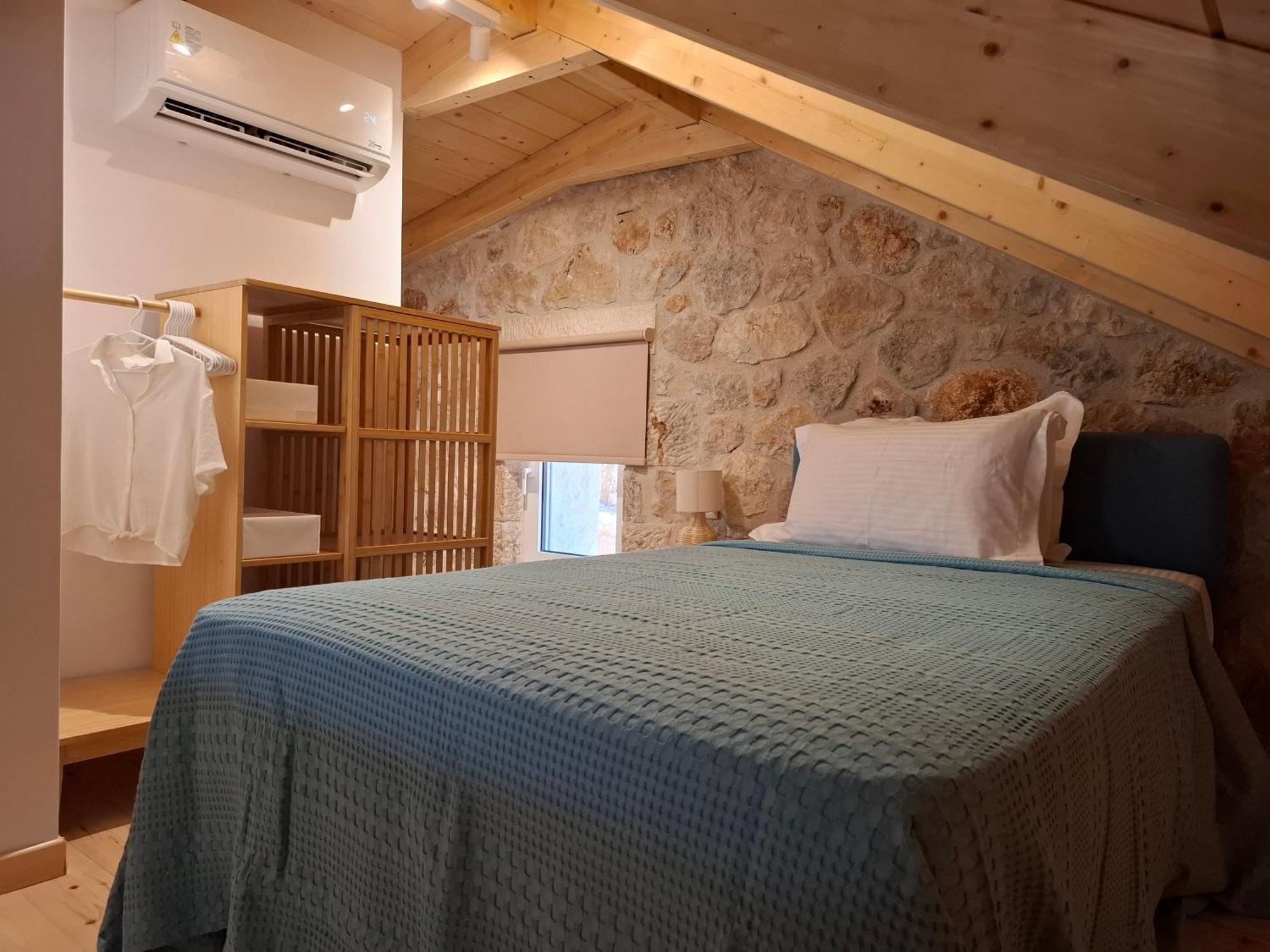 Pnoes Lefkada *