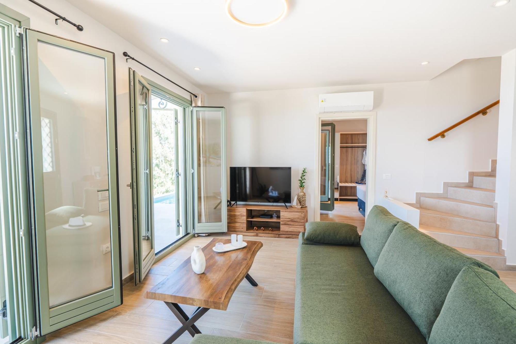 Artemis Seaview - Private Pool, Jacuzzi Luxury Special Offer Villa Svoronata
